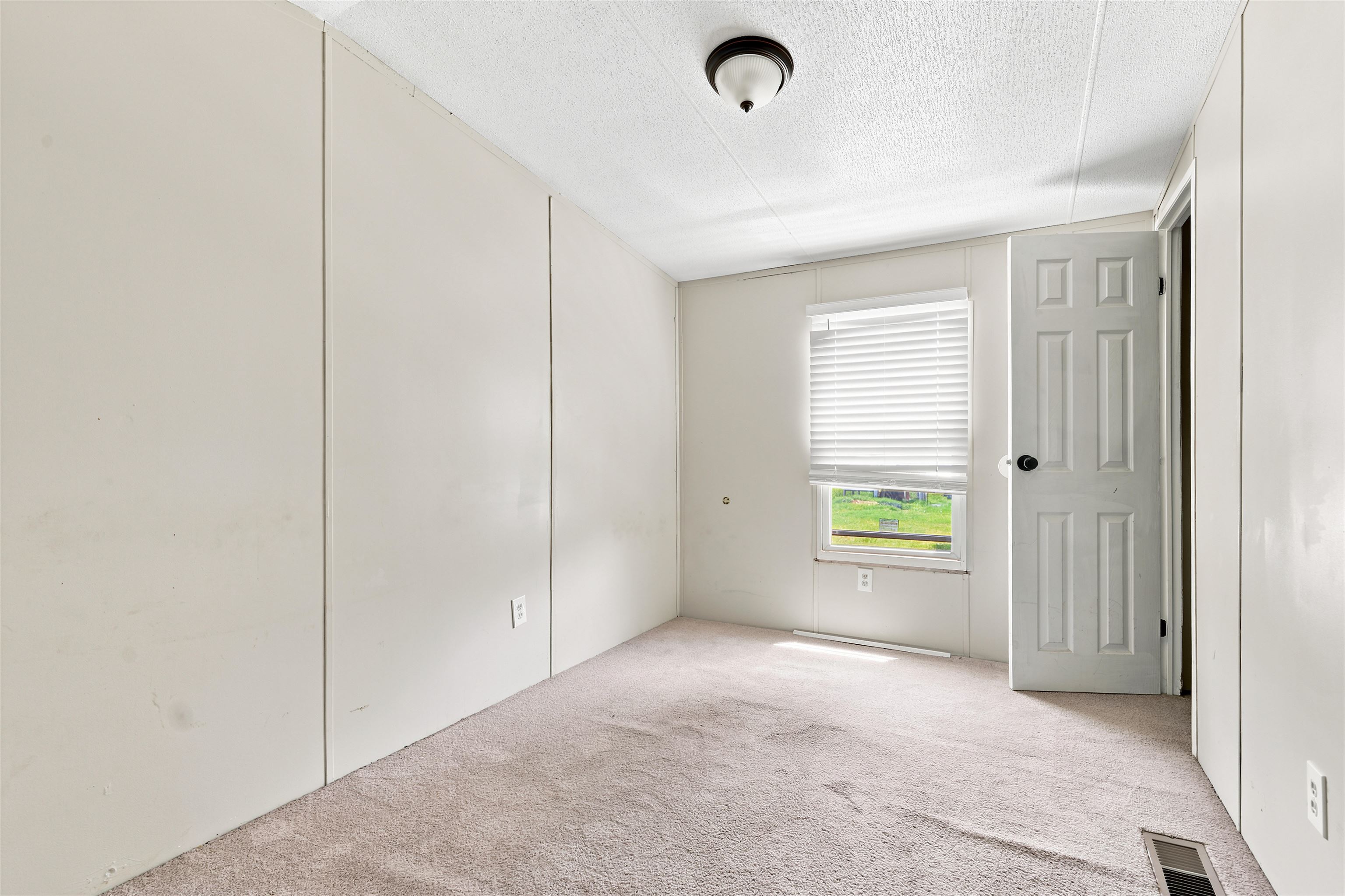 296 32 1/2 Road Property Photo 9