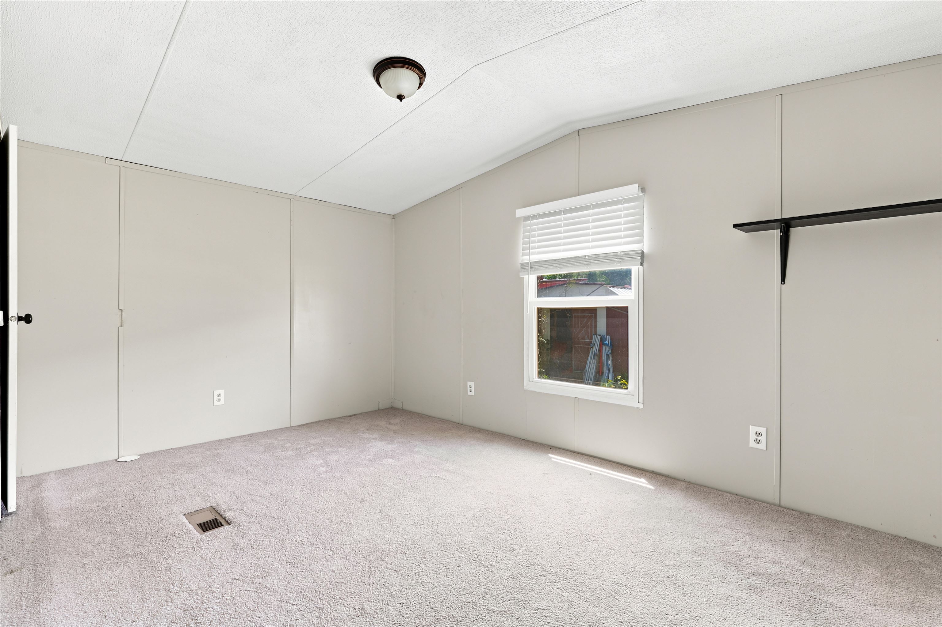296 32 1/2 Road Property Photo 10