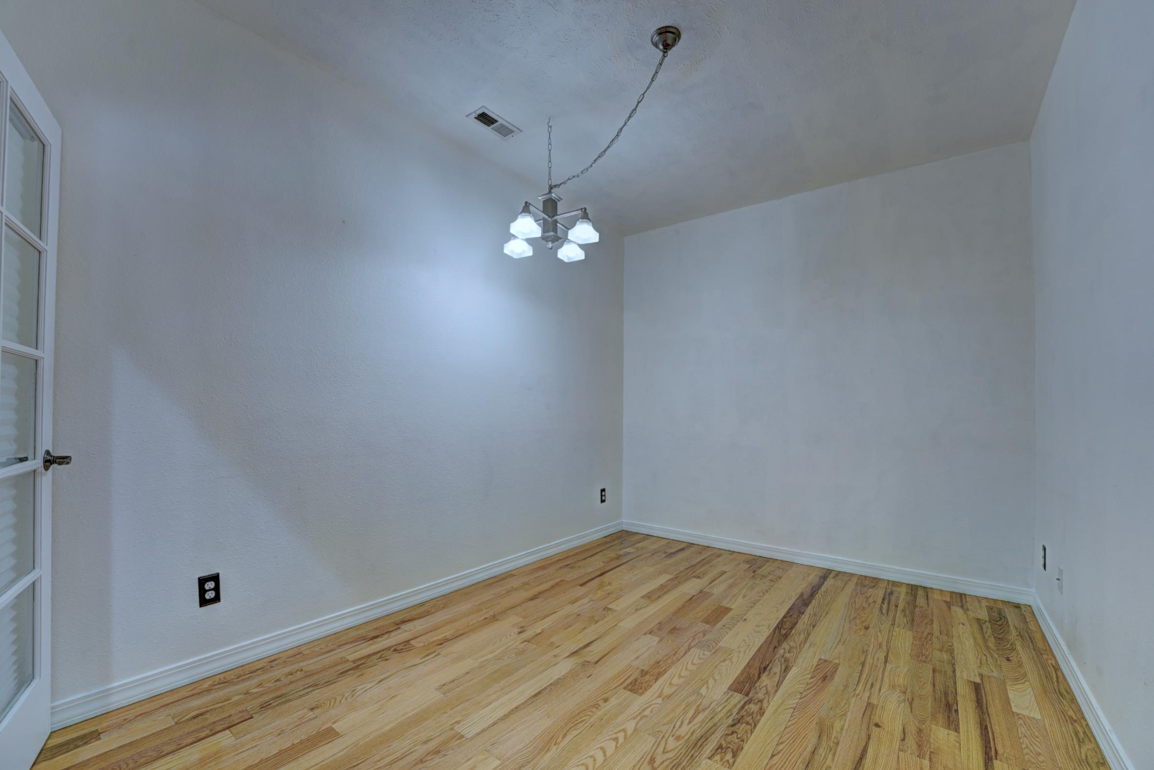 2845 Brittany Drive Property Photo 15