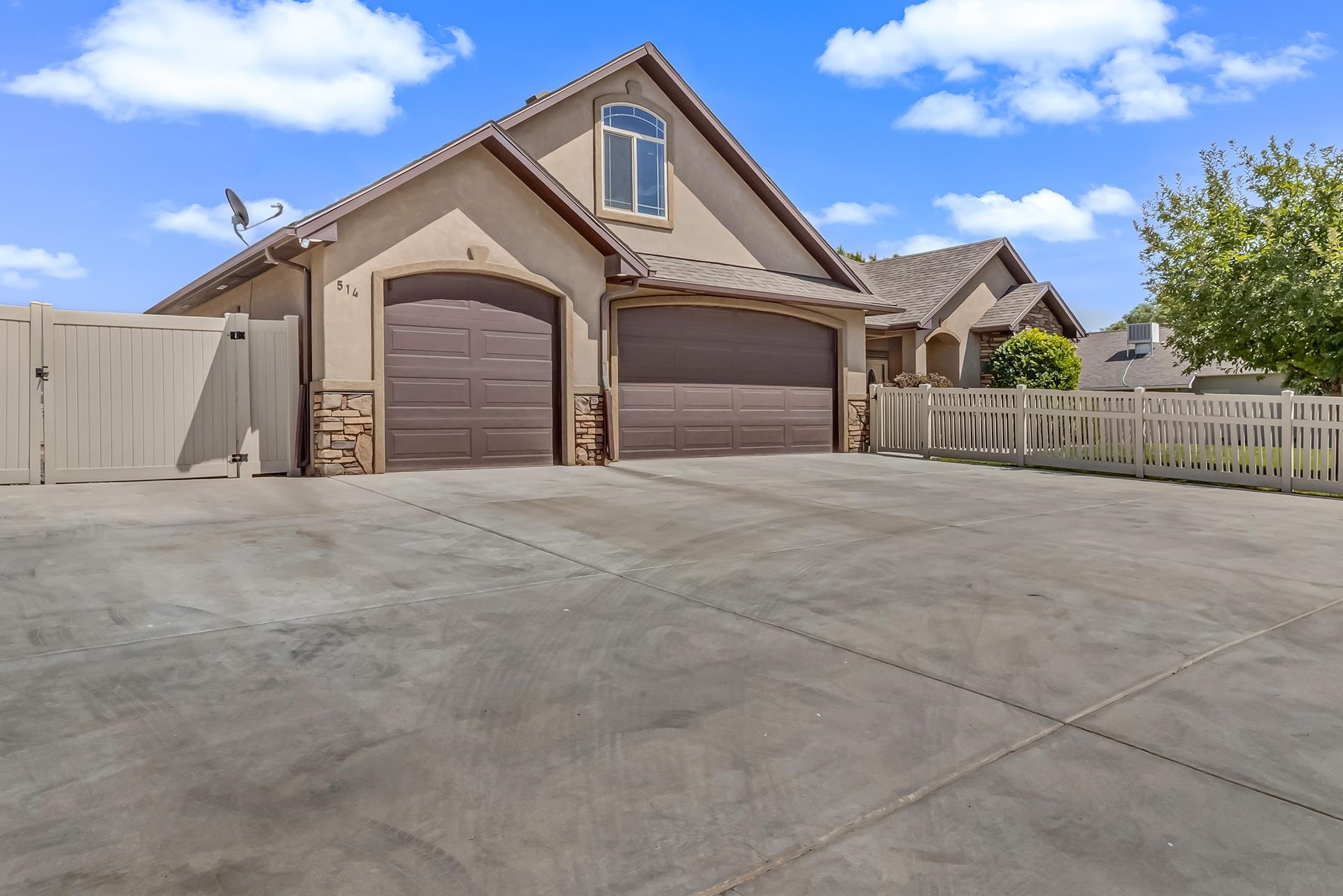514 Lois Drive Property Photo 3