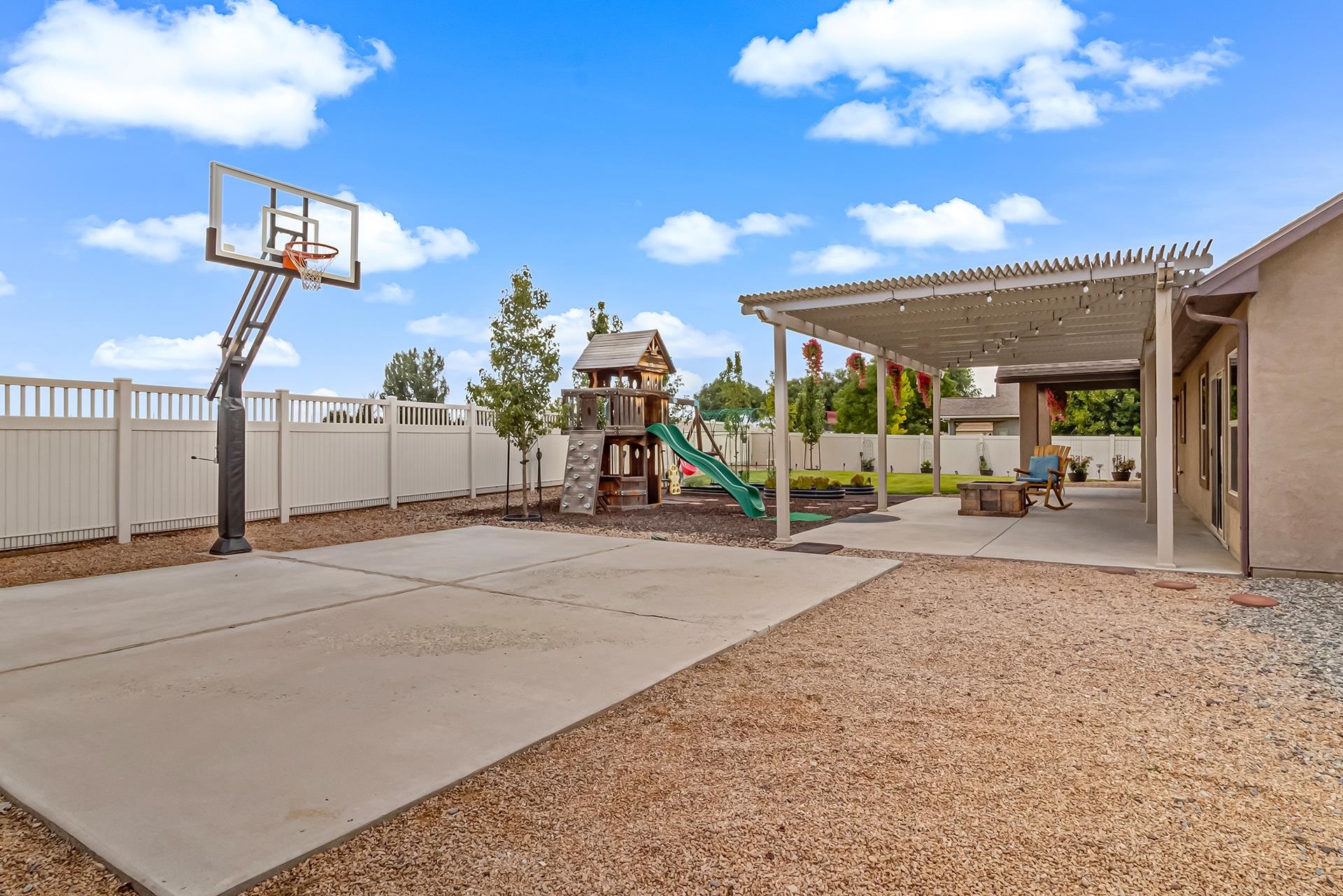 514 Lois Drive Property Photo 8