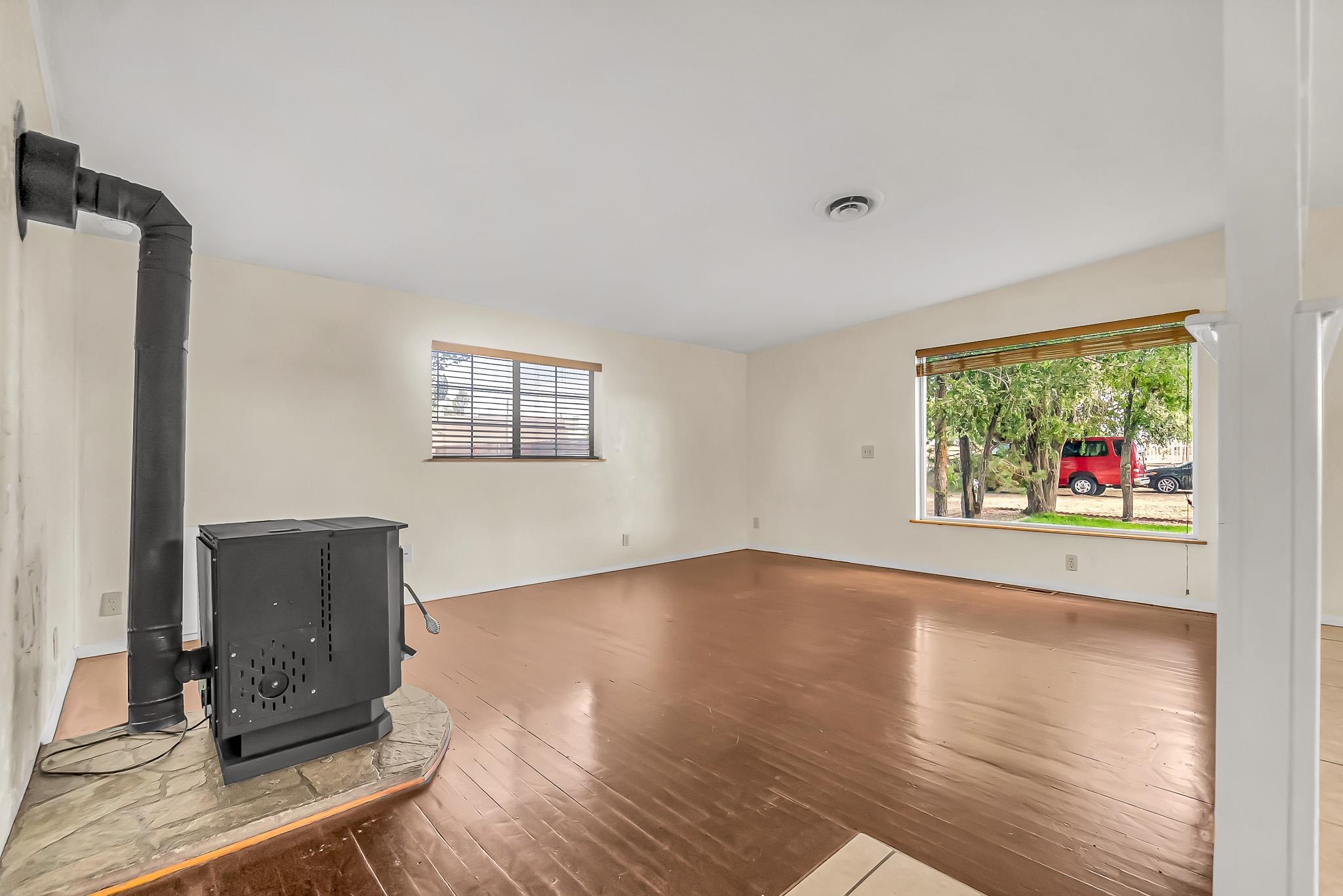 1008 Frontage Road Property Photo 11