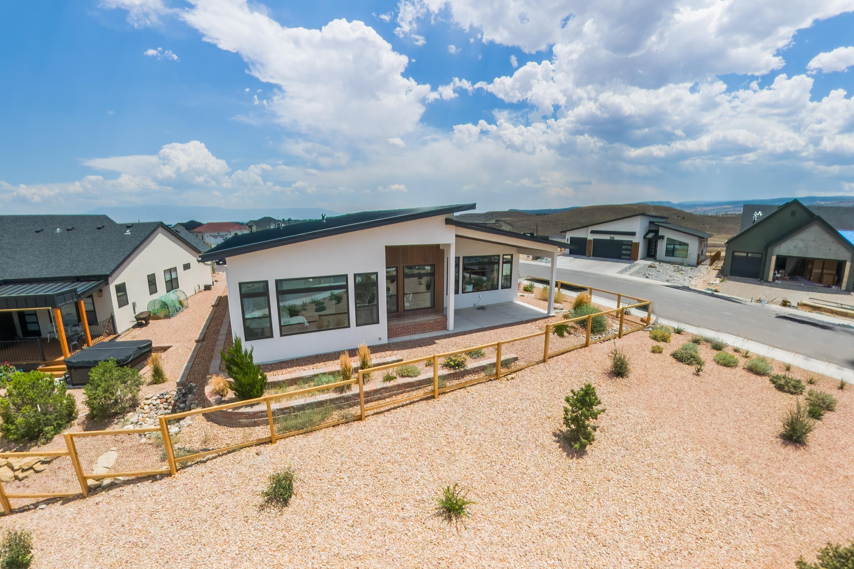 2260 Pyramid Peak Loop Property Photo 4