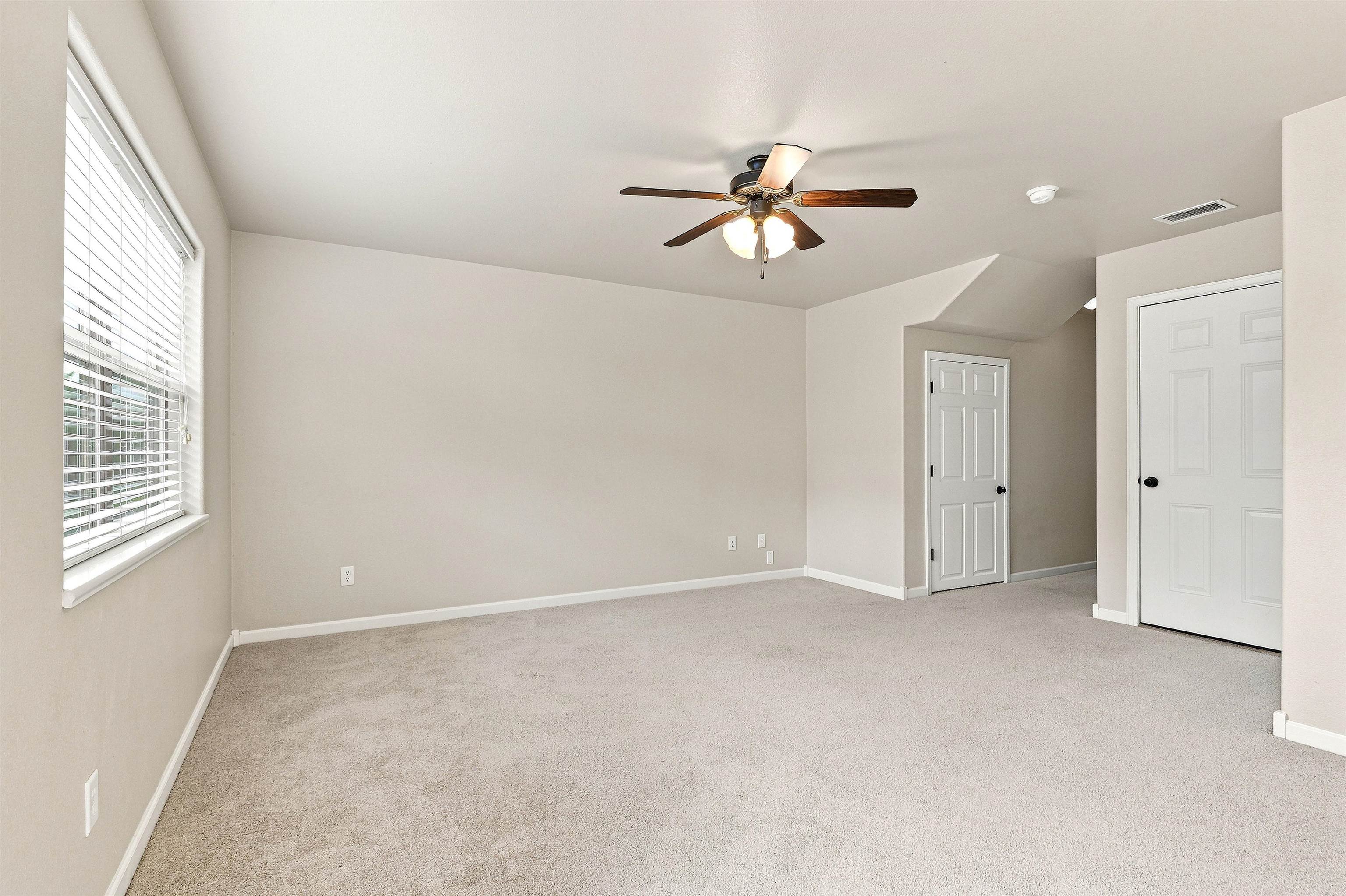 819 Montclair Drive Property Photo 6