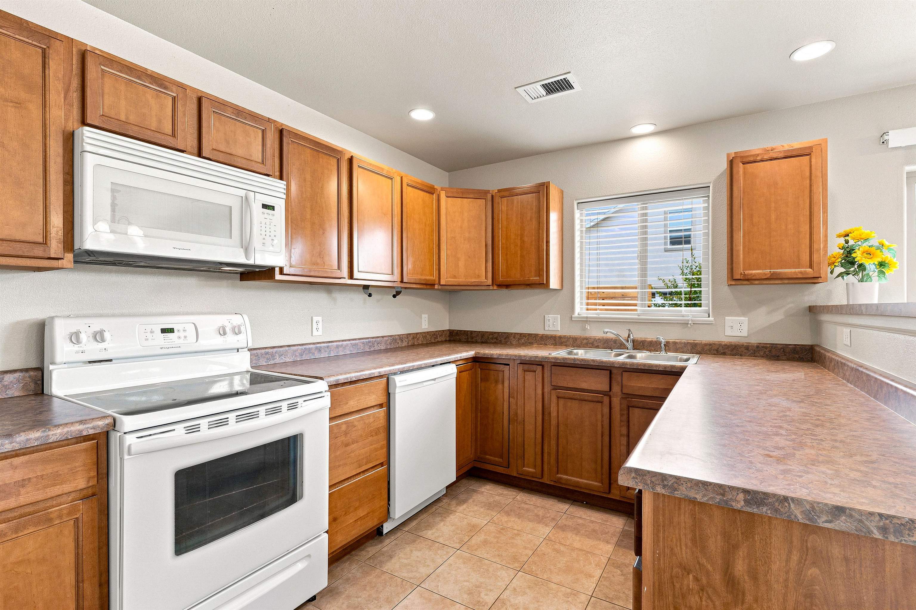 819 Montclair Drive Property Photo 10