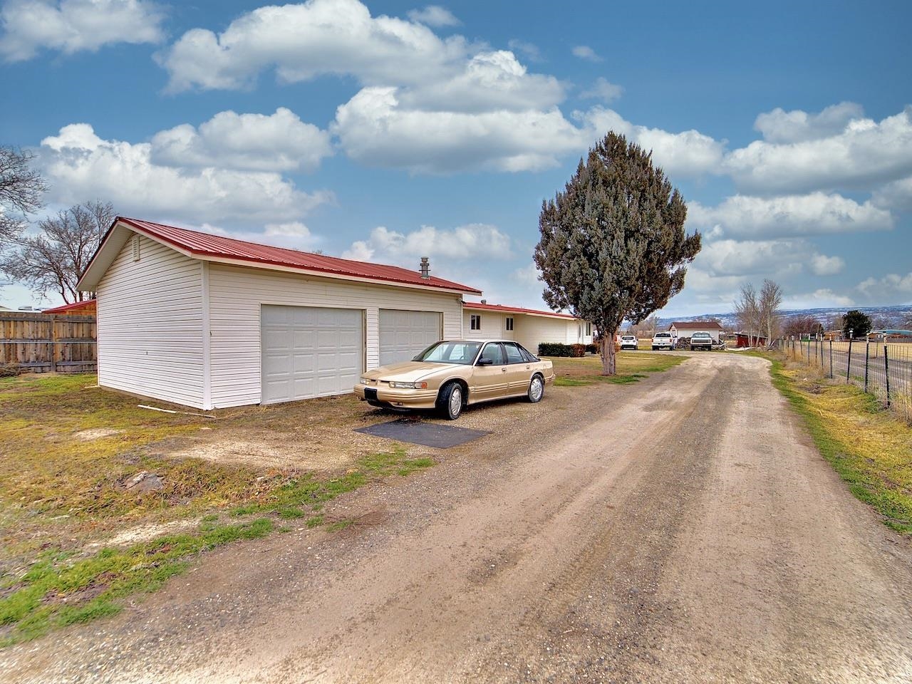2295 I 1/4 Road Property Photo 16