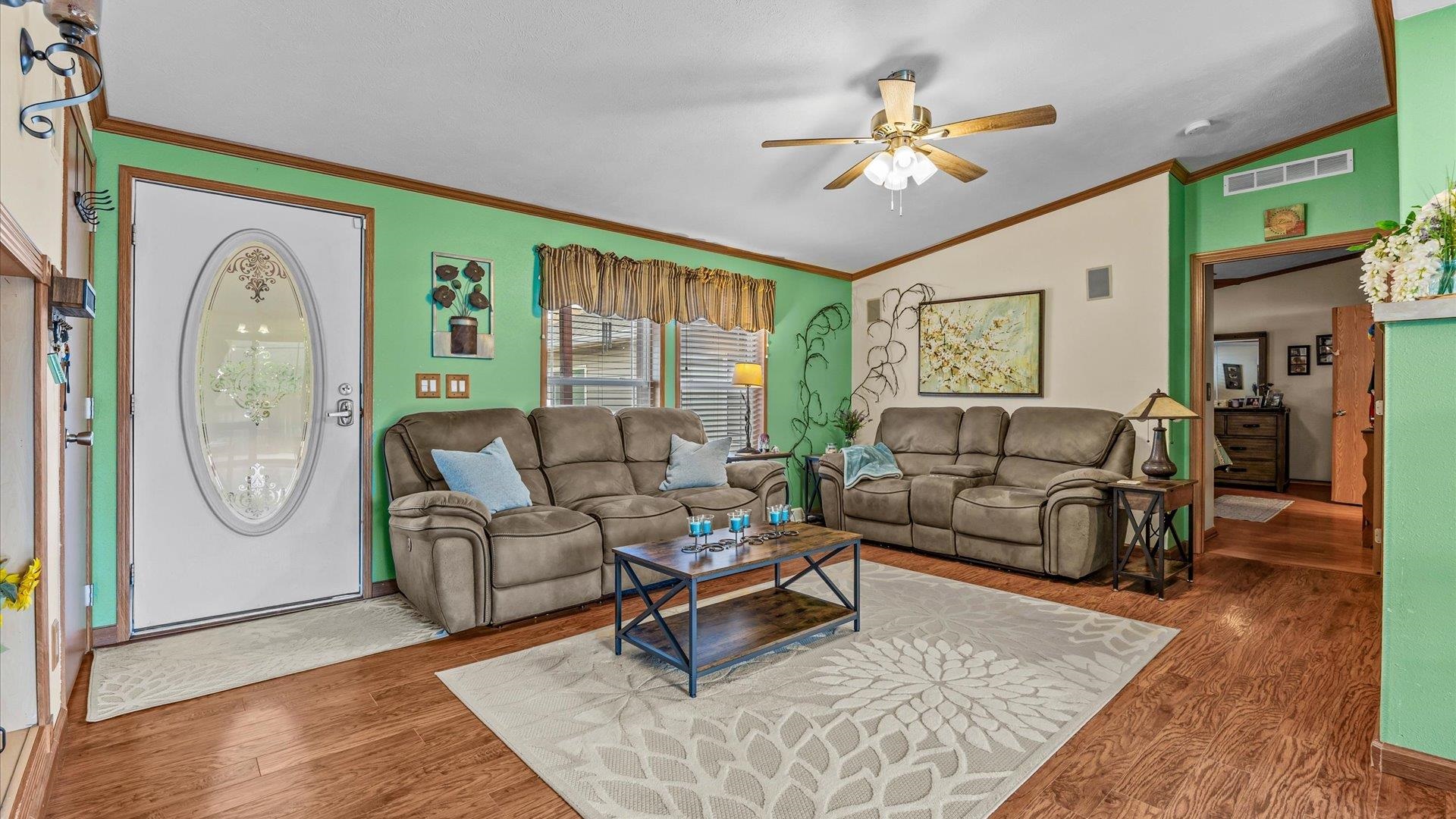 2443 Pioneer Way Property Photo 4
