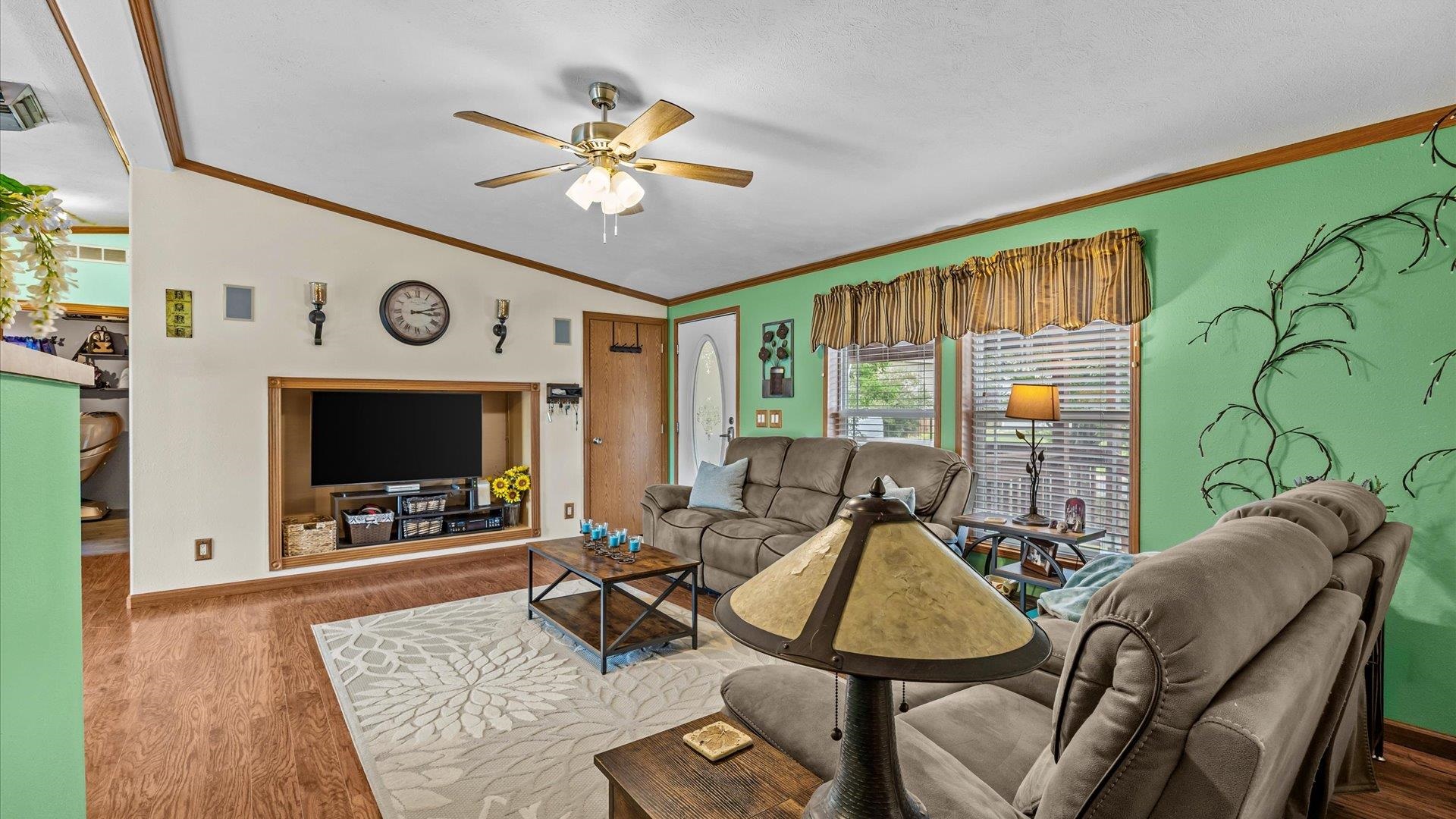 2443 Pioneer Way Property Photo 5
