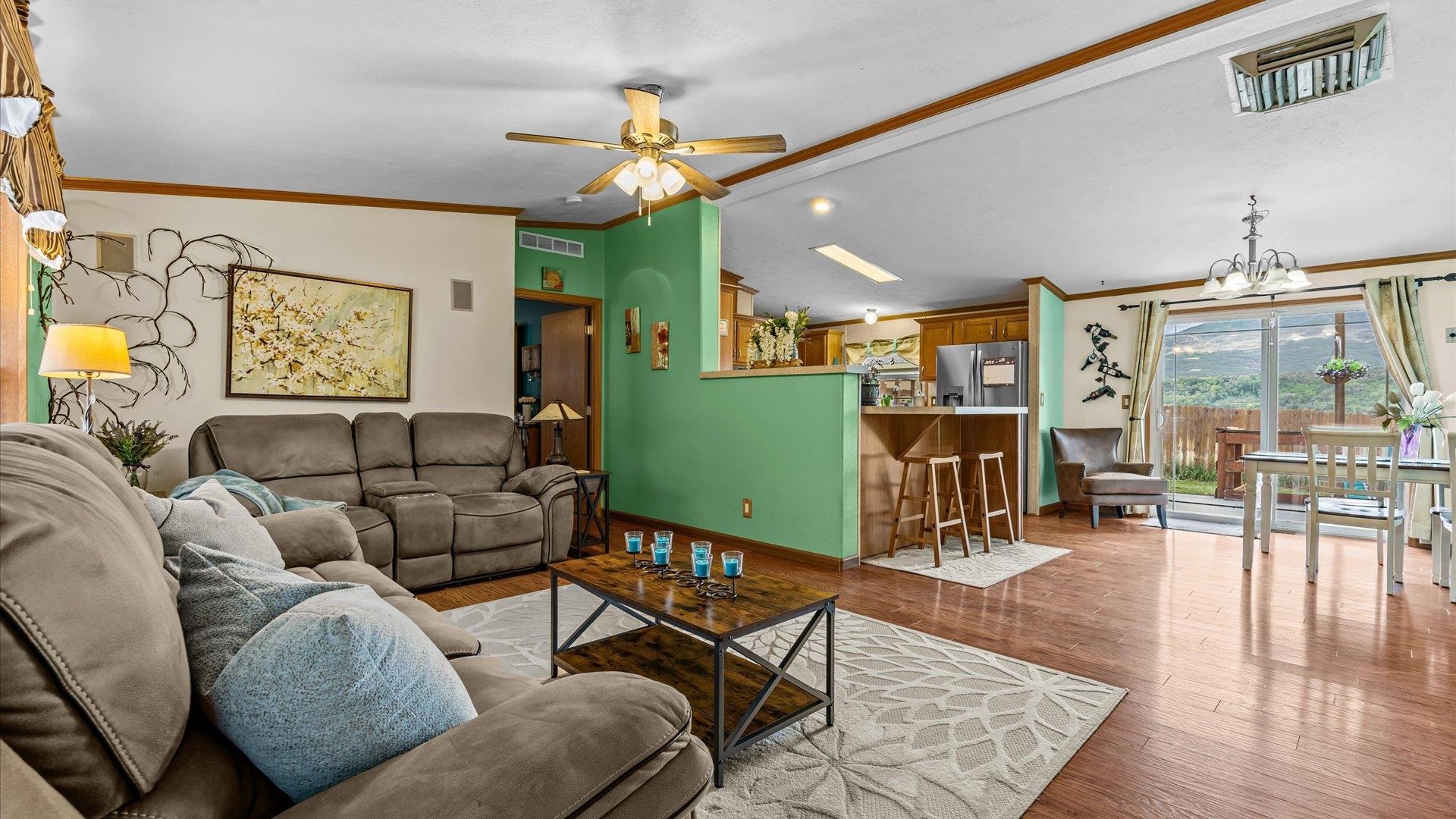 2443 Pioneer Way Property Photo 7