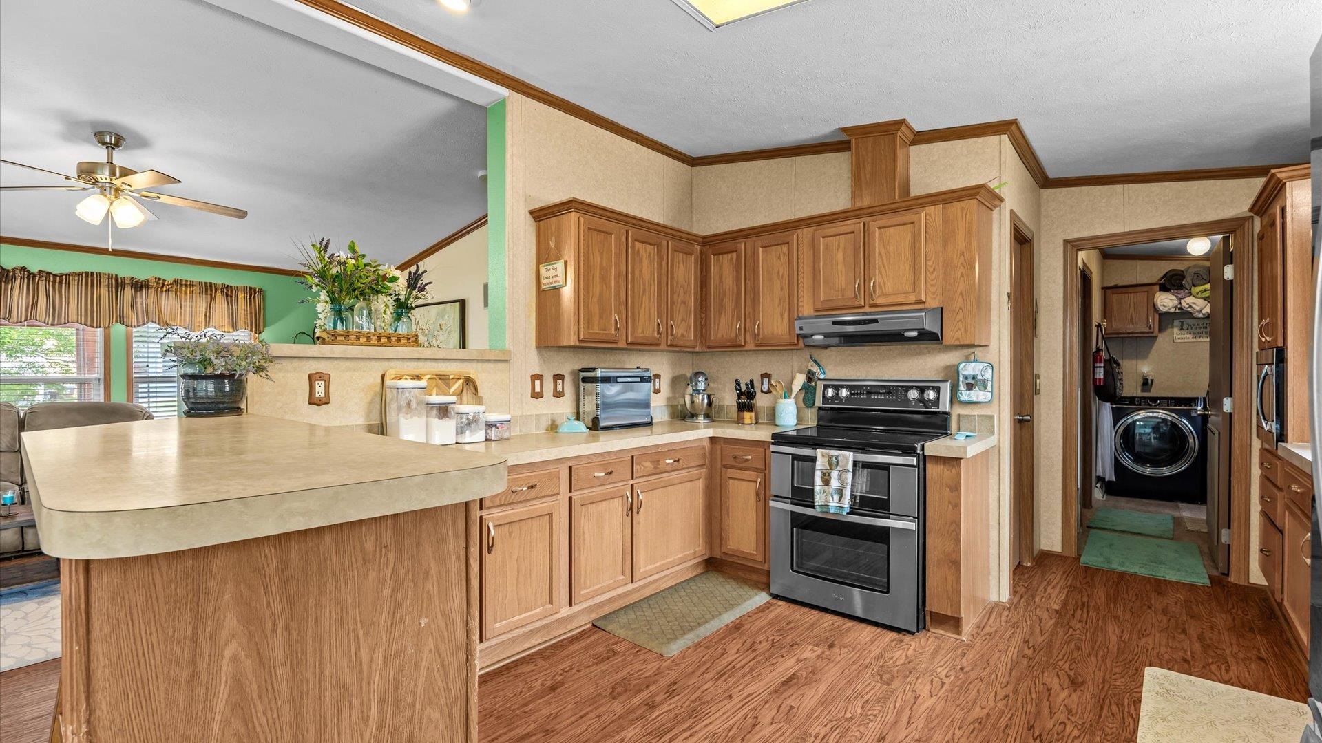 2443 Pioneer Way Property Photo 10