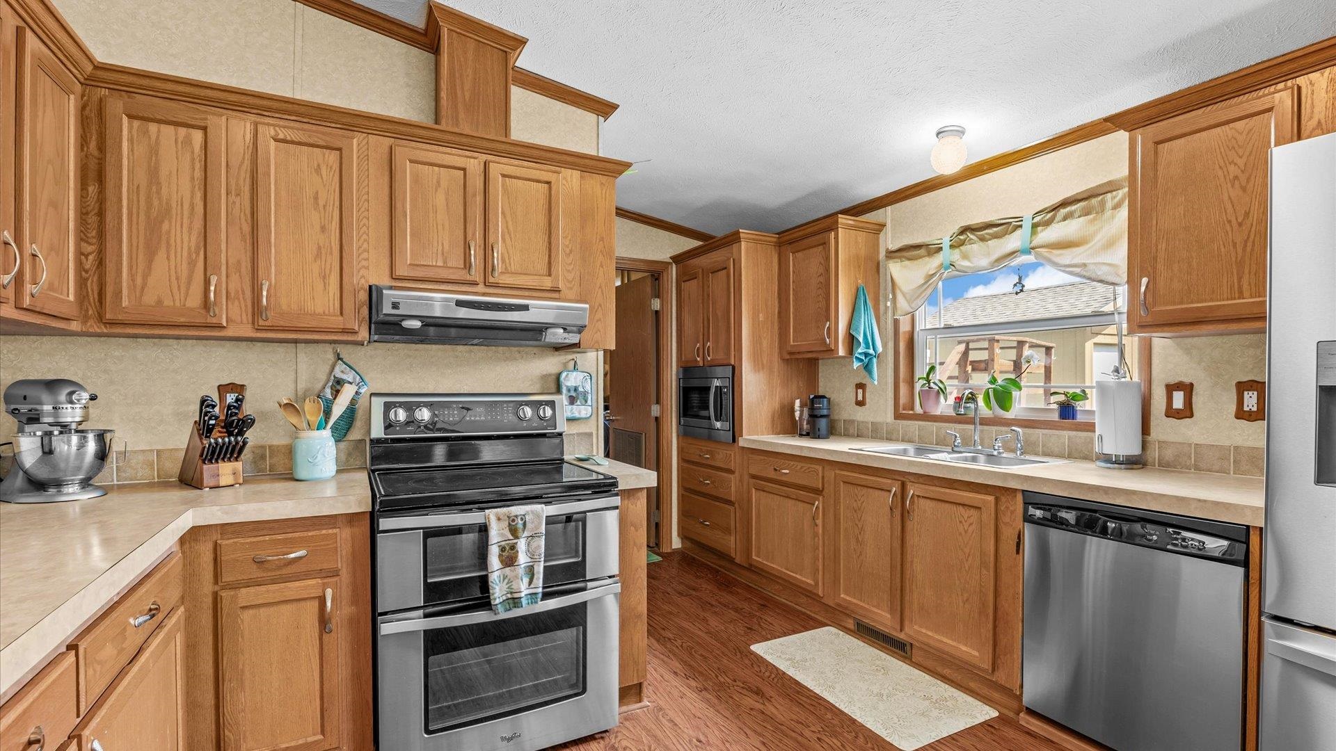 2443 Pioneer Way Property Photo 11