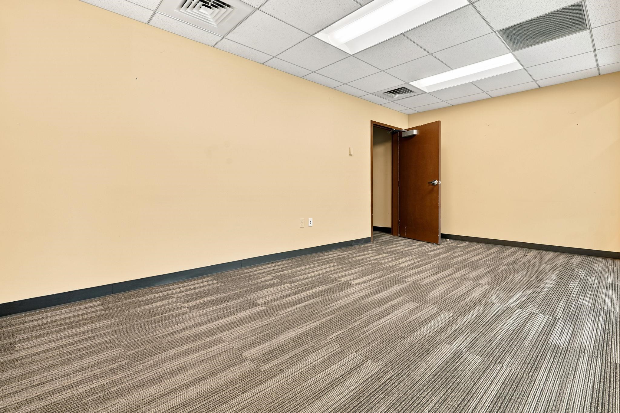 100 Main Street Property Photo 17