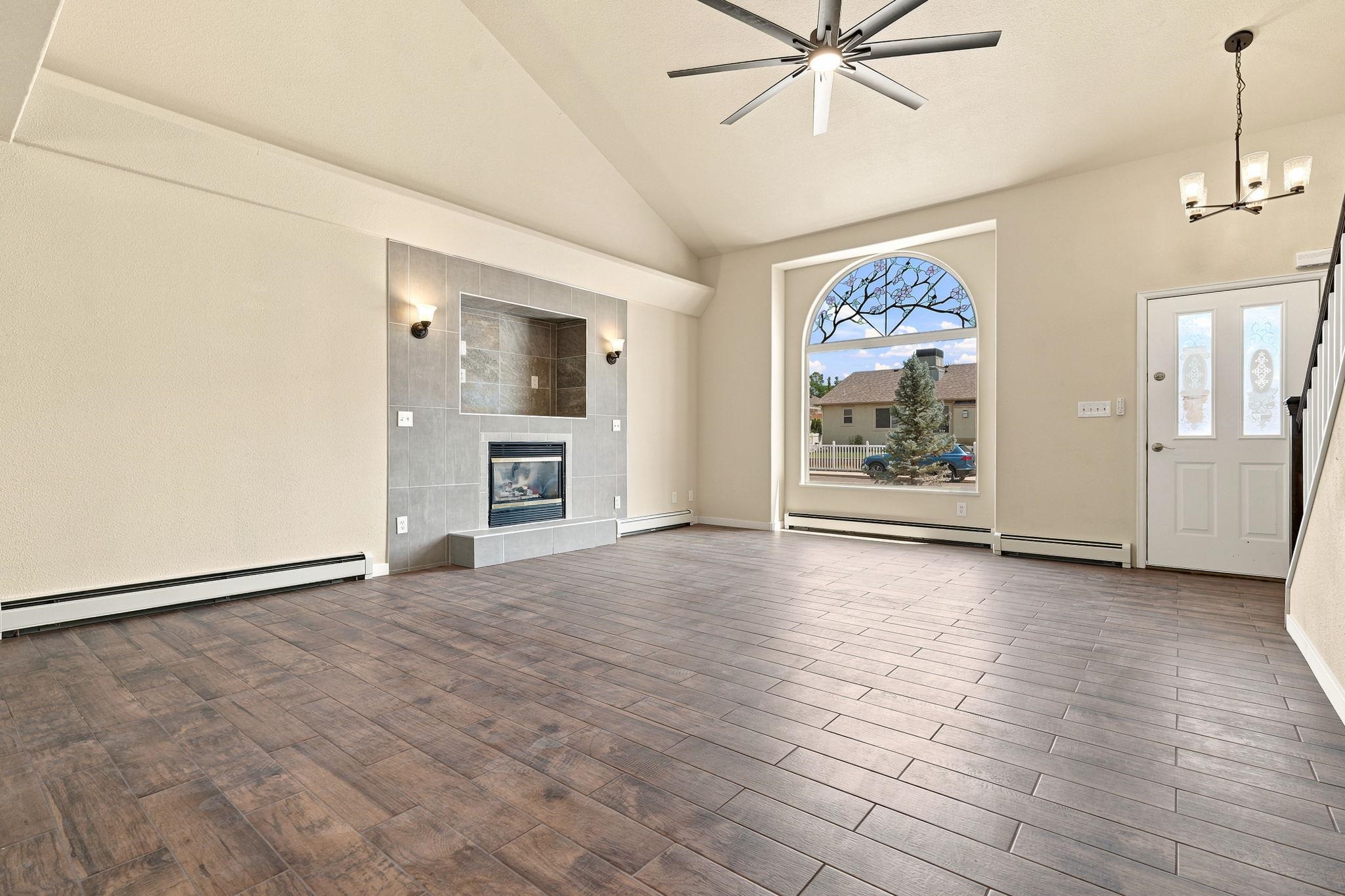 727 24 3/4 Road Property Photo 8