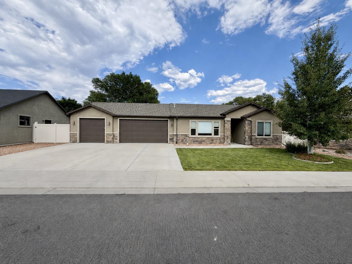 634 Huntington Road Property Photo 1