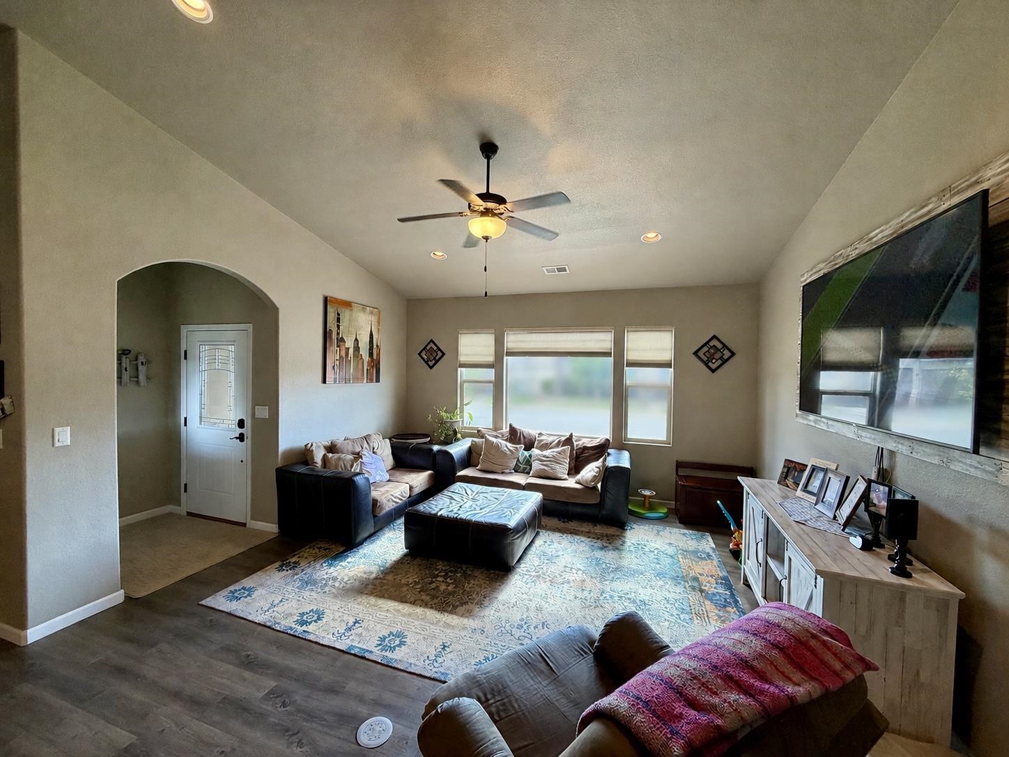 634 Huntington Road Property Photo 6