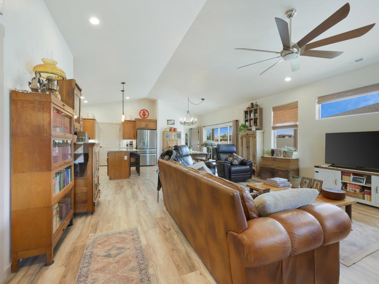 822 Adams Drive Property Photo 3