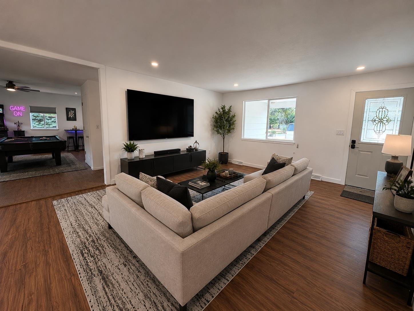 201 Knob Hill Drive Property Photo 6