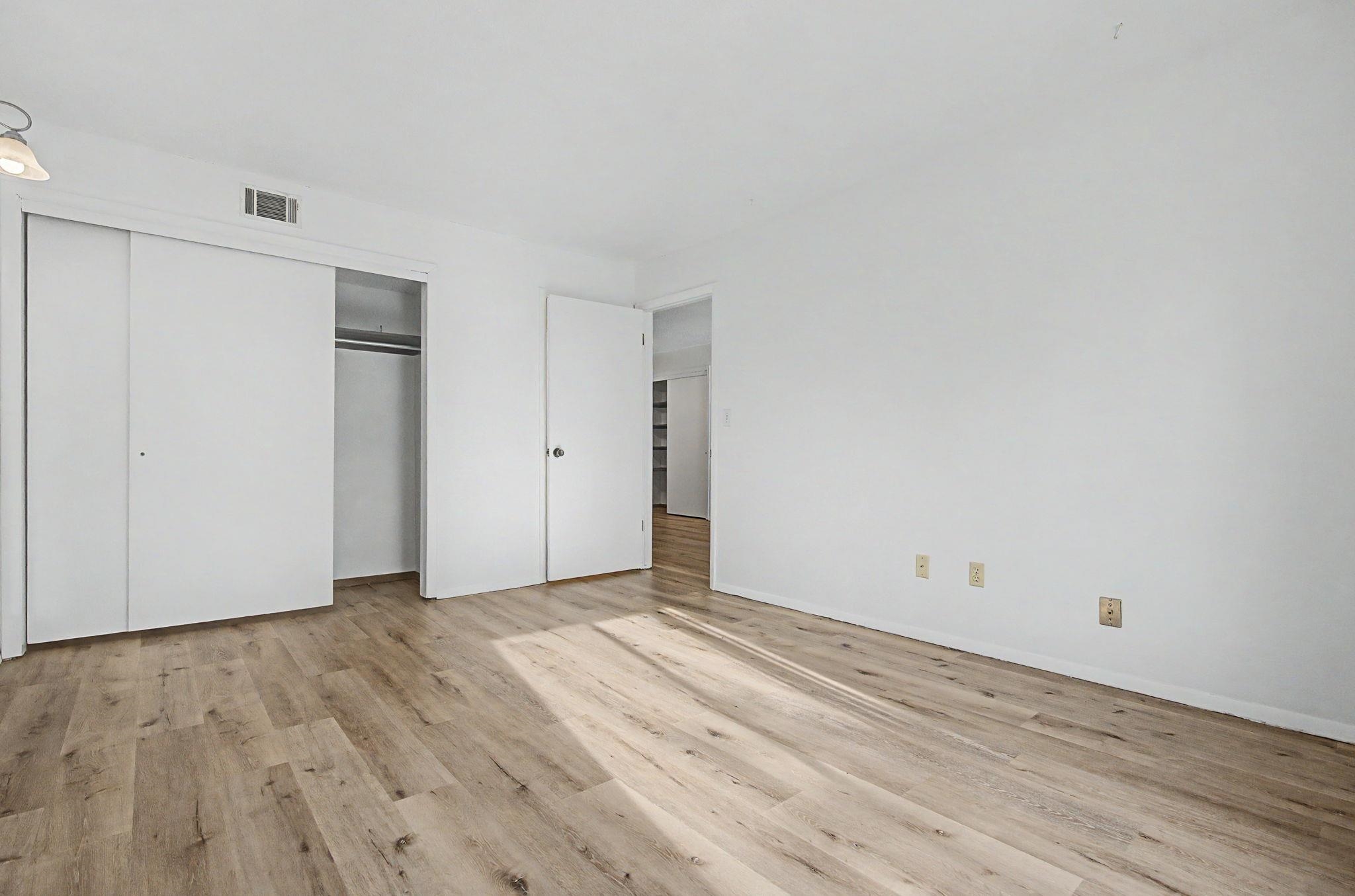 3156 Lakeside Drive Property Photo 12