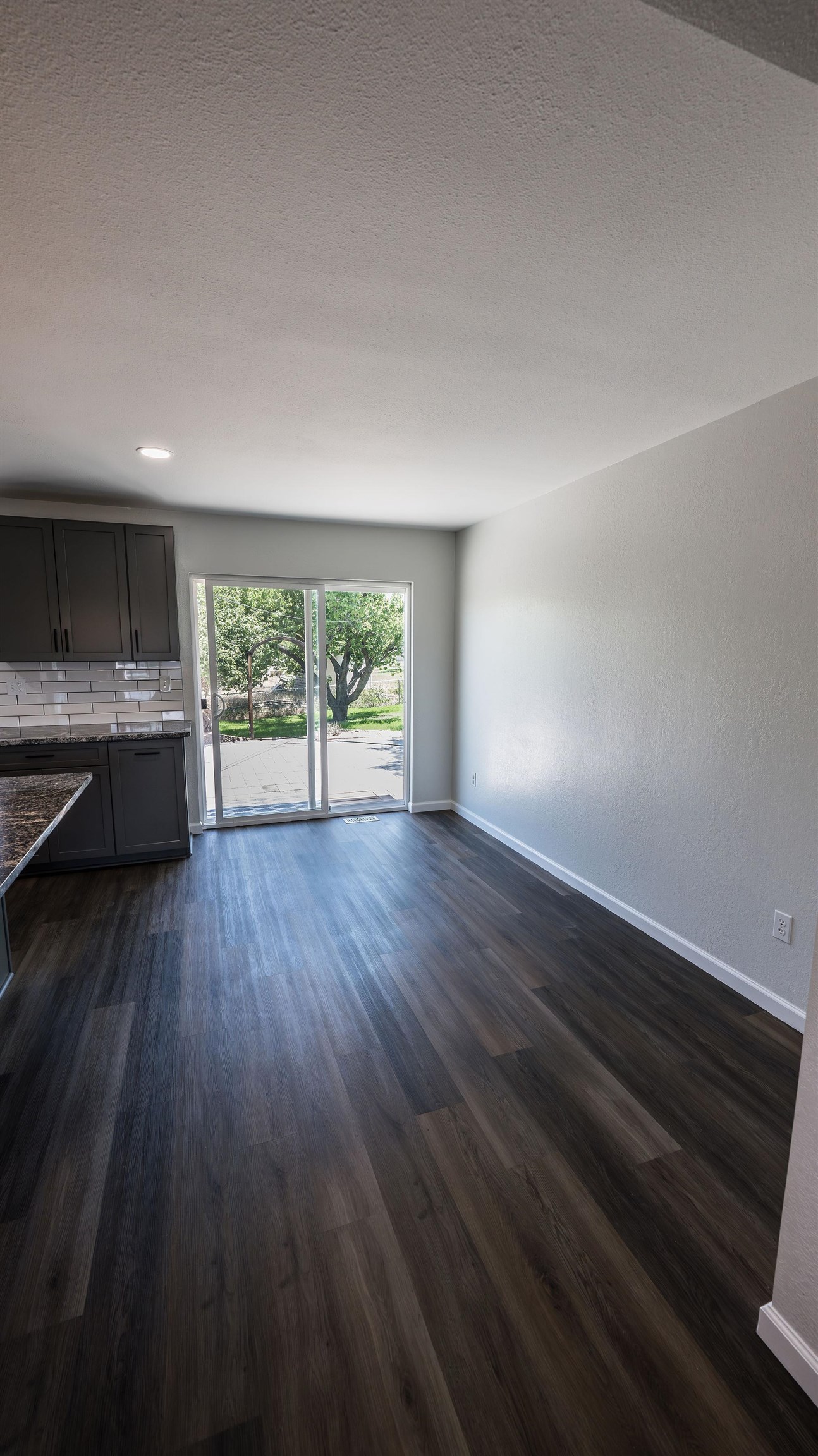 718 Ash Drive Property Photo 6