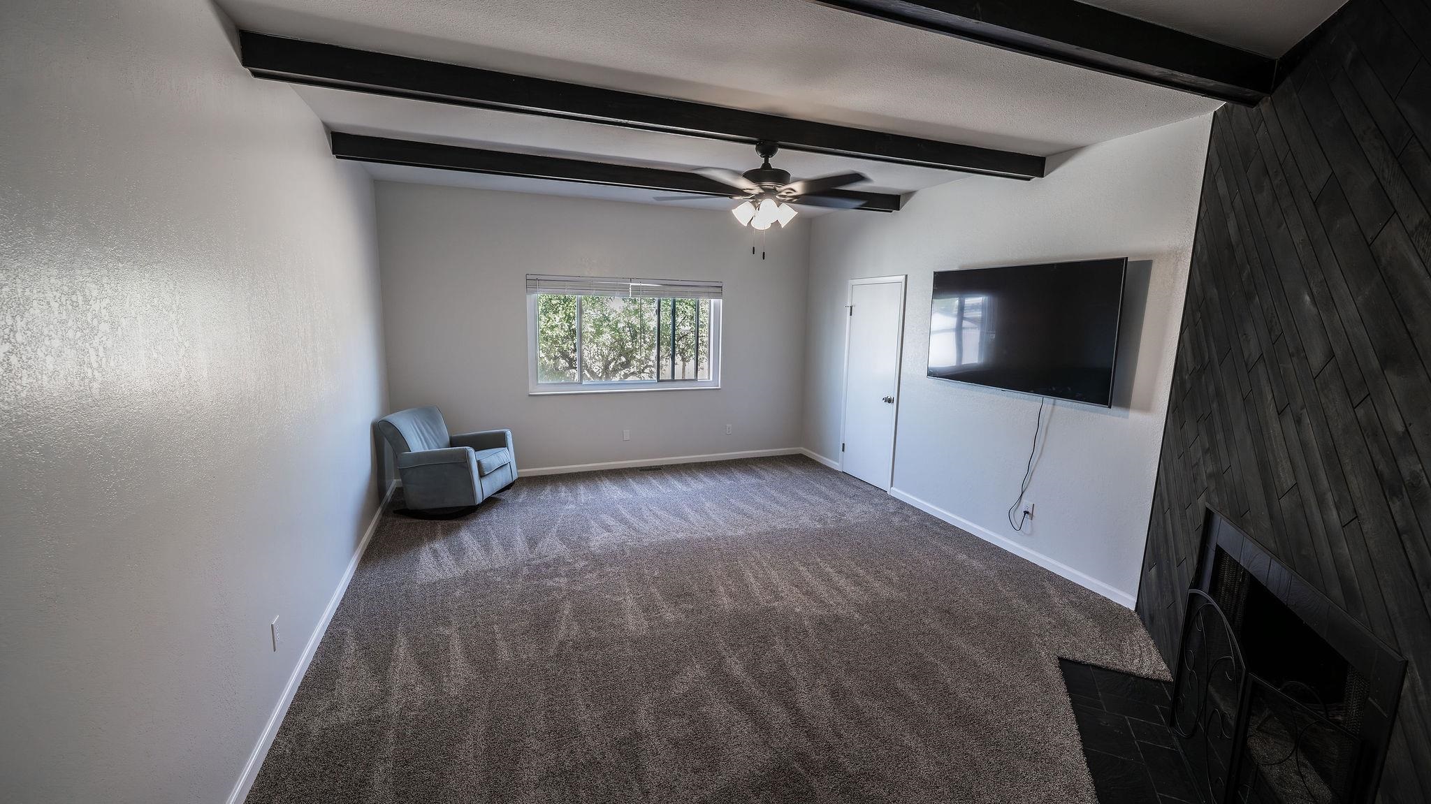 718 Ash Drive Property Photo 8