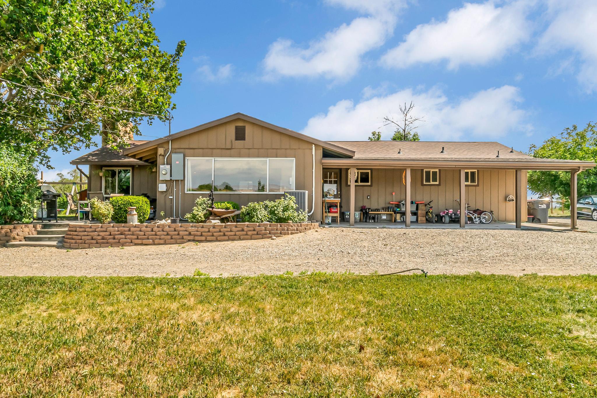 3216 C Road Property Photo 1