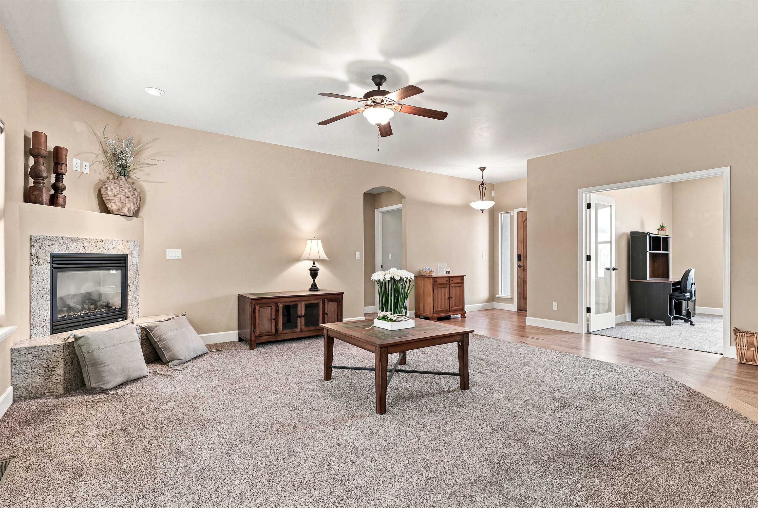 646 Pueblo Court Property Photo 8