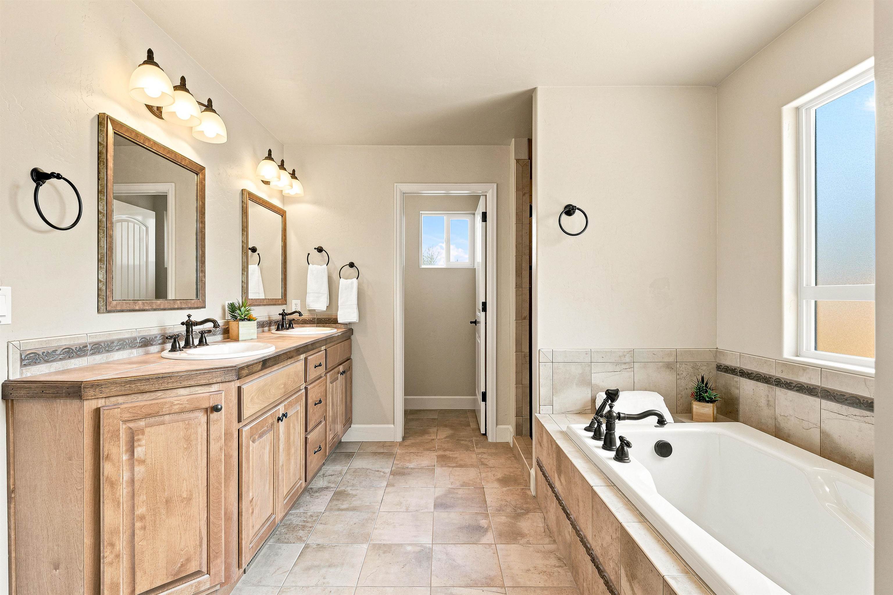 646 Pueblo Court Property Photo 23