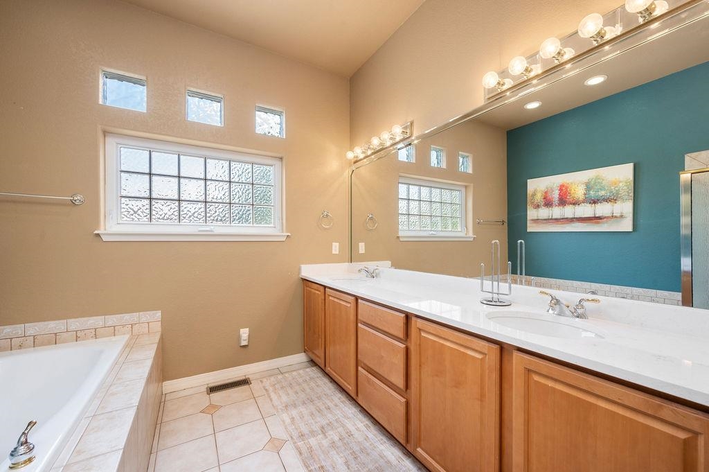 4330 N Club Court Property Photo 16