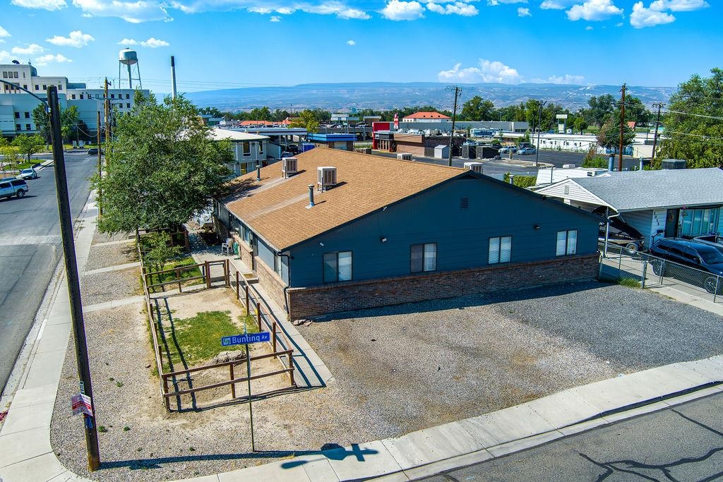 2045 Bunting Avenue Property Photo 2