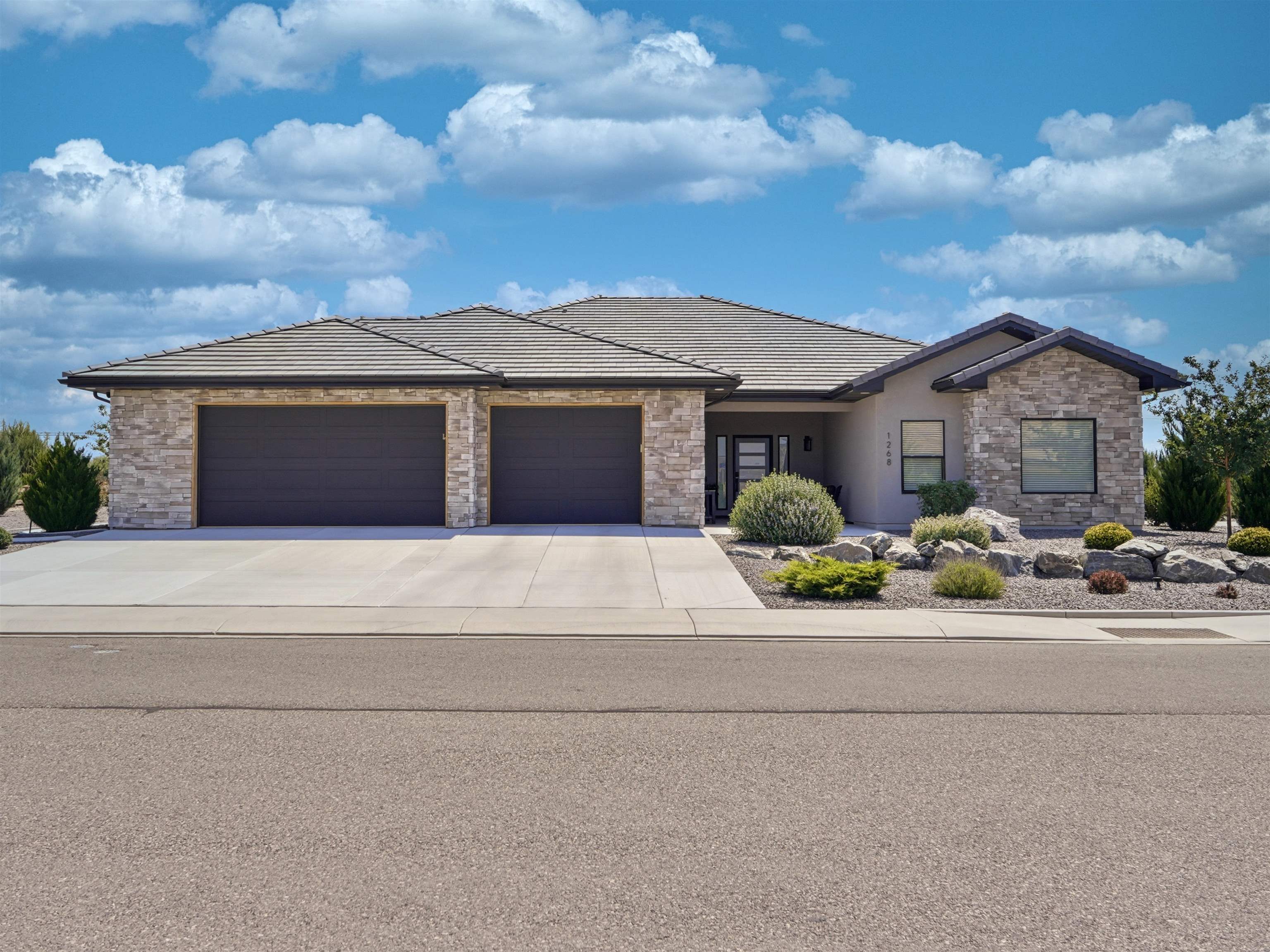 1268 Adobe Falls Way Property Photo 2