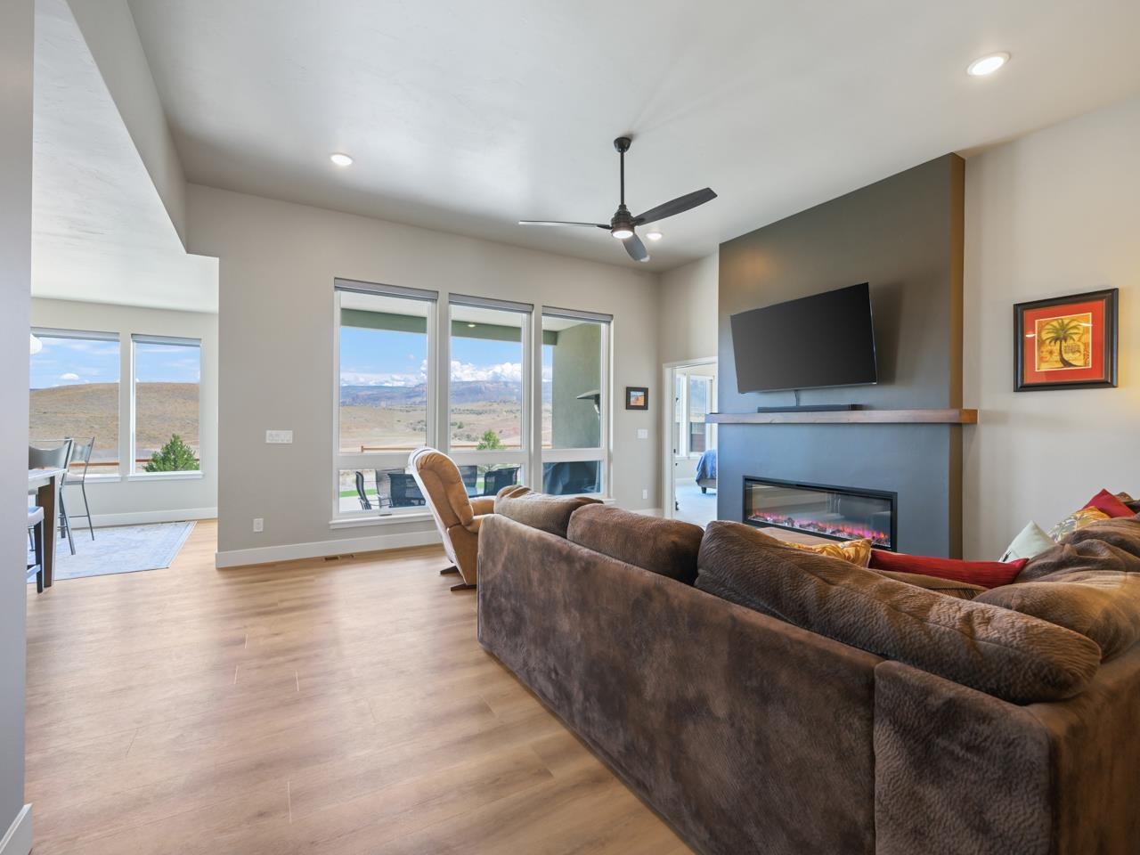 2267 Holy Cross Way Property Photo 4