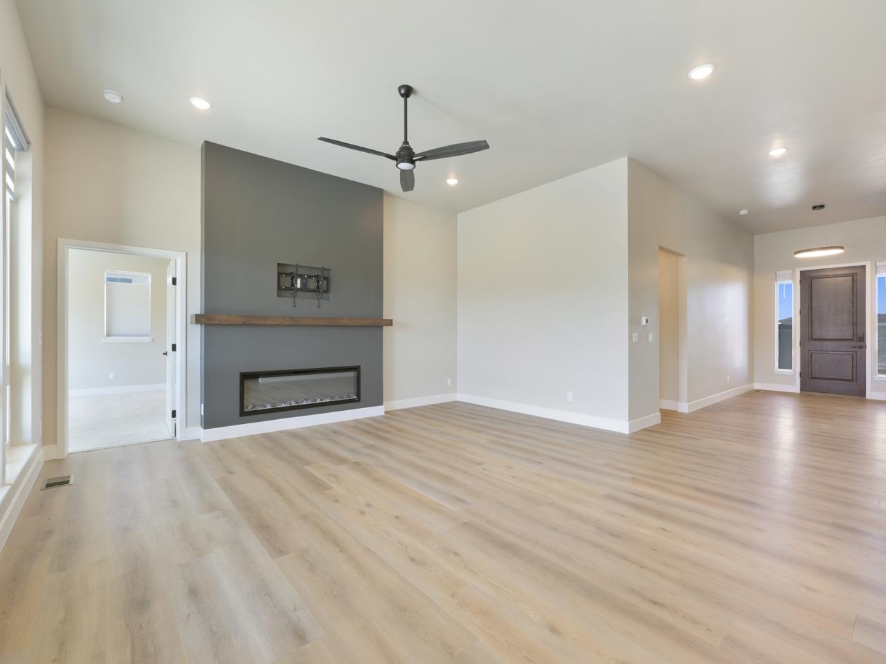 2267 Holy Cross Way Property Photo 6