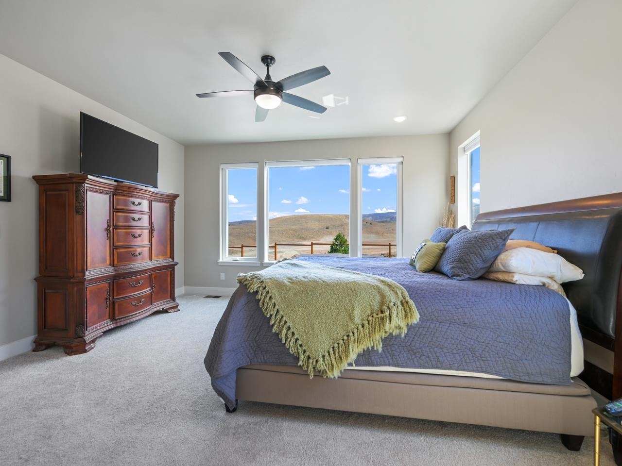 2267 Holy Cross Way Property Photo 14