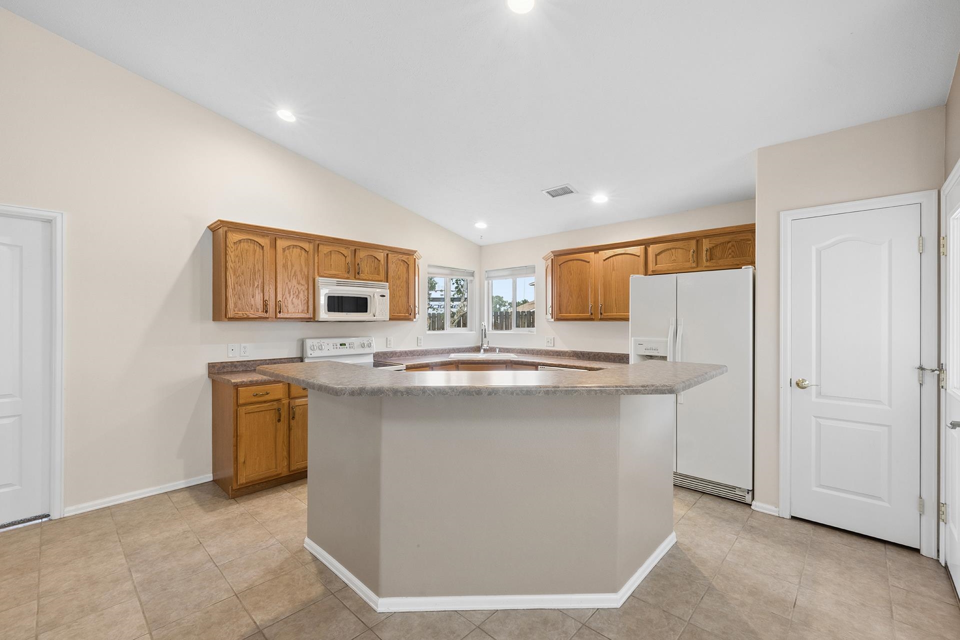 865 Jasper Drive Property Photo 5