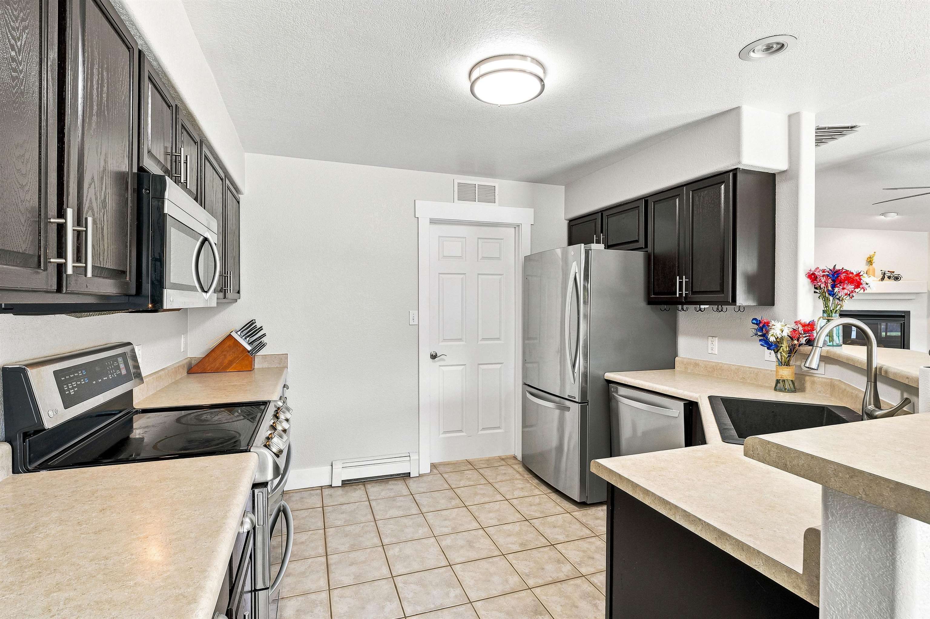 232 Narrow Leaf Drive Property Photo 7