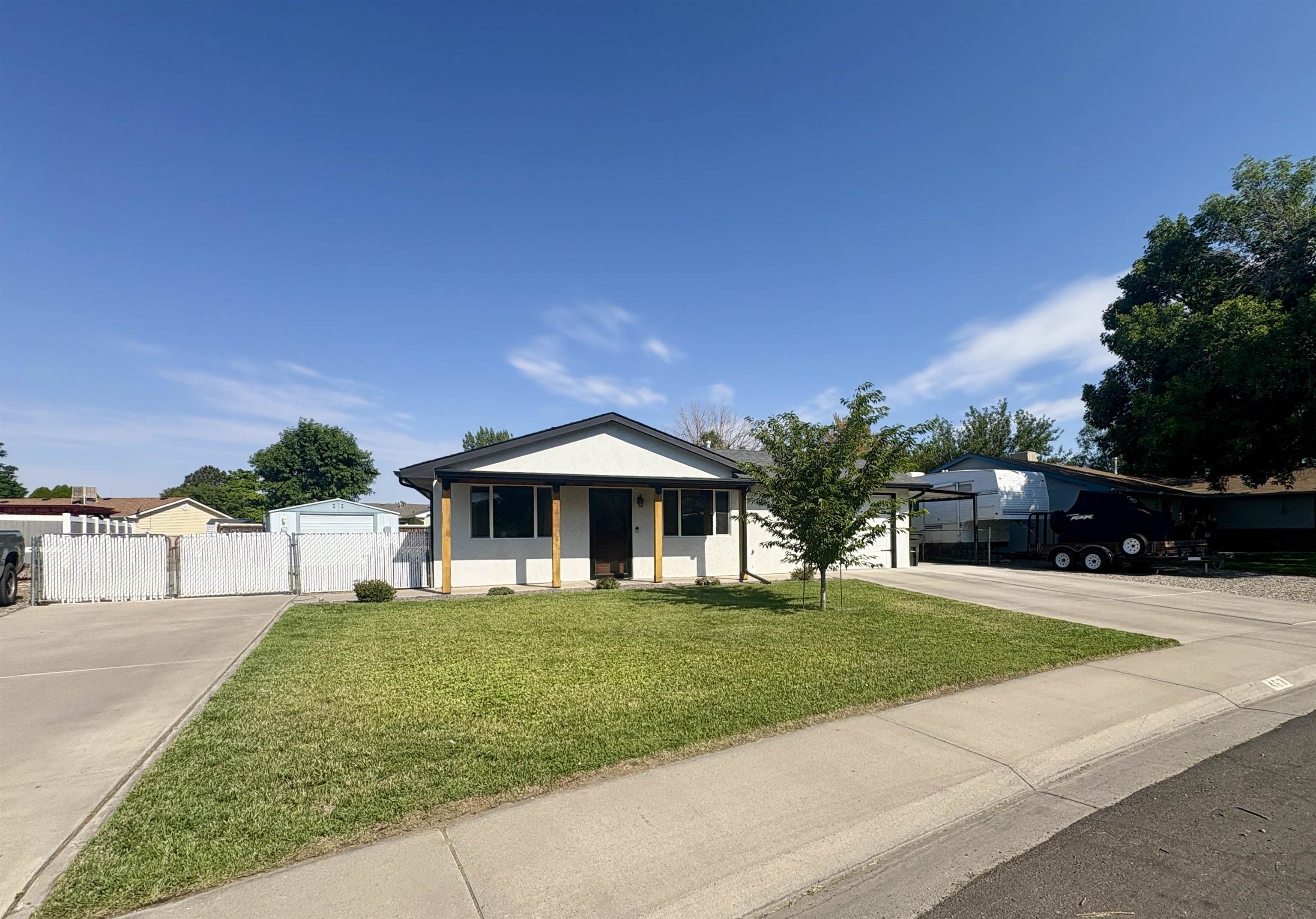 463 Seminole Court Property Photo 1