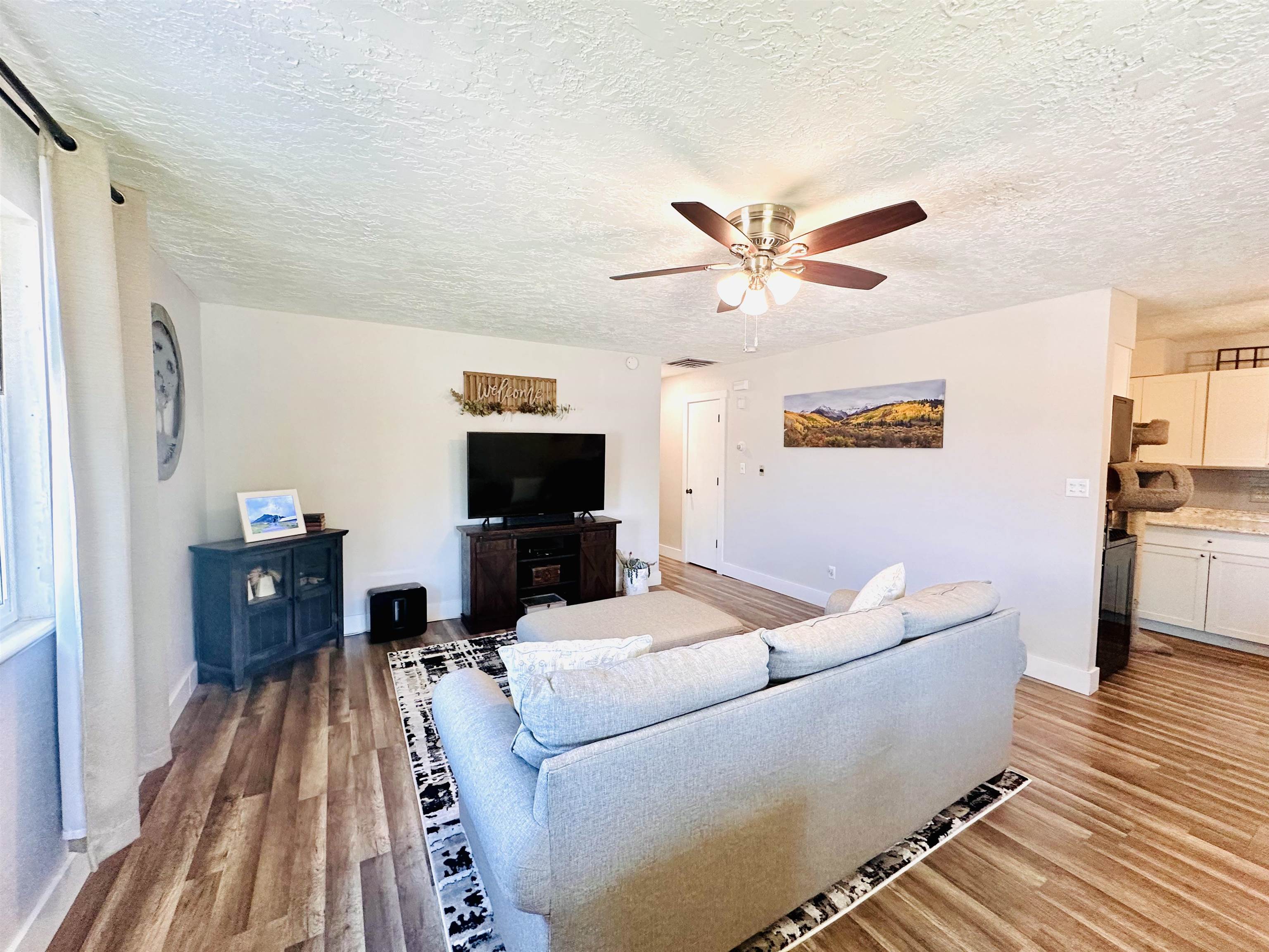 463 Seminole Court Property Photo 3