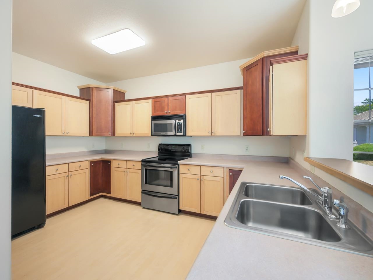 1450 Racquet Way Property Photo 7