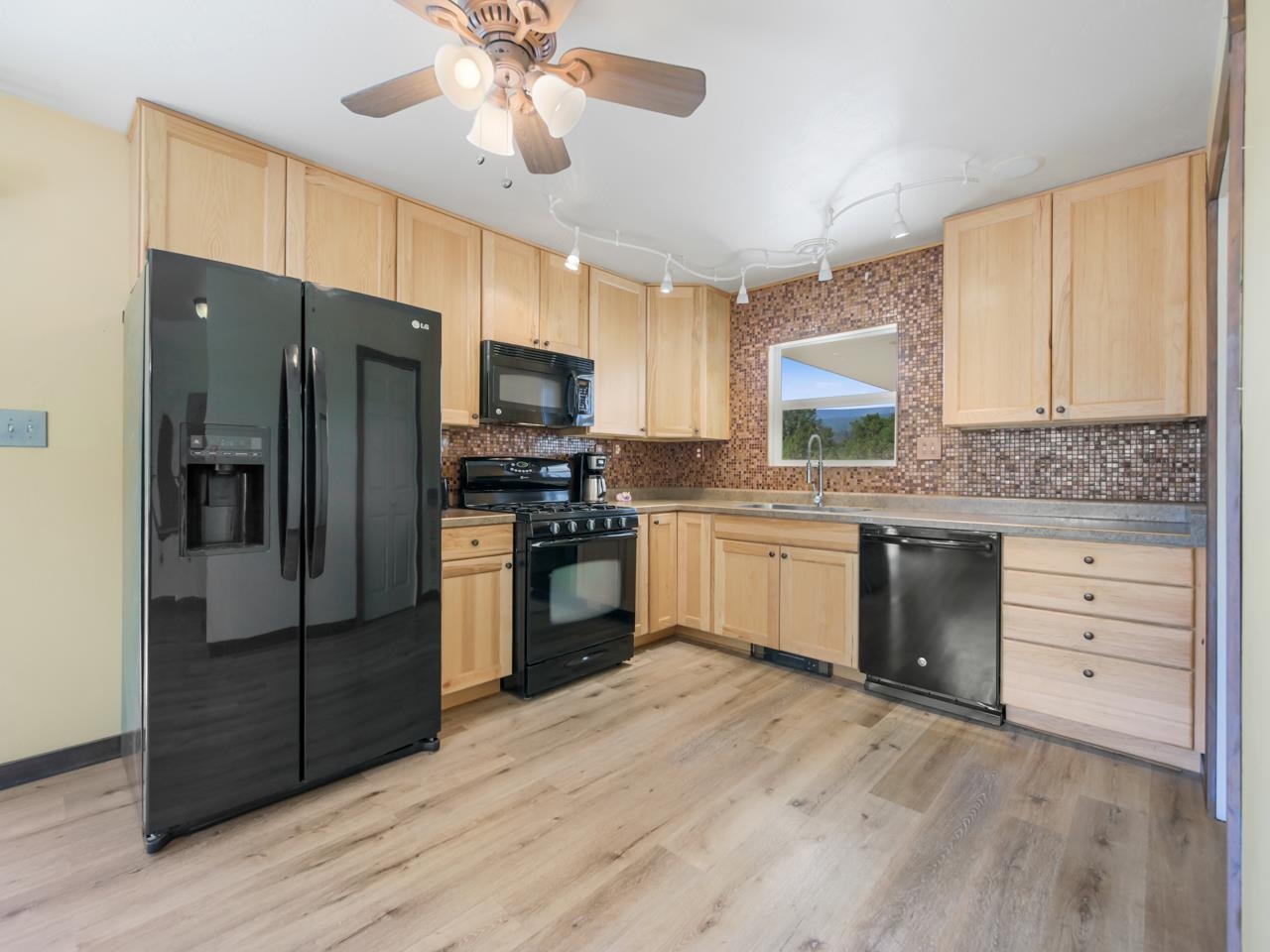 20931 Brimstone Road Property Photo 8