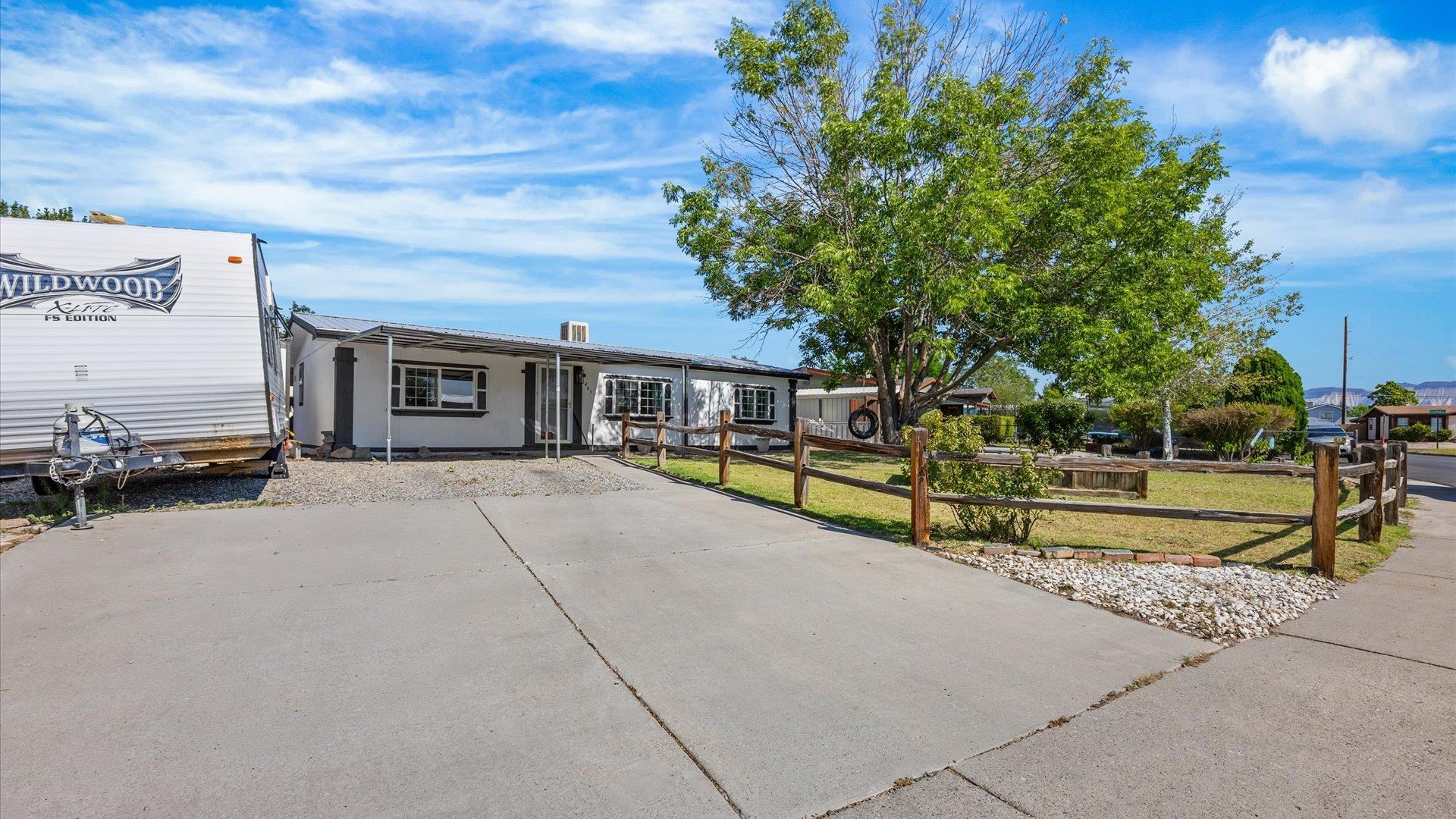 443 Lark Drive Property Photo 3