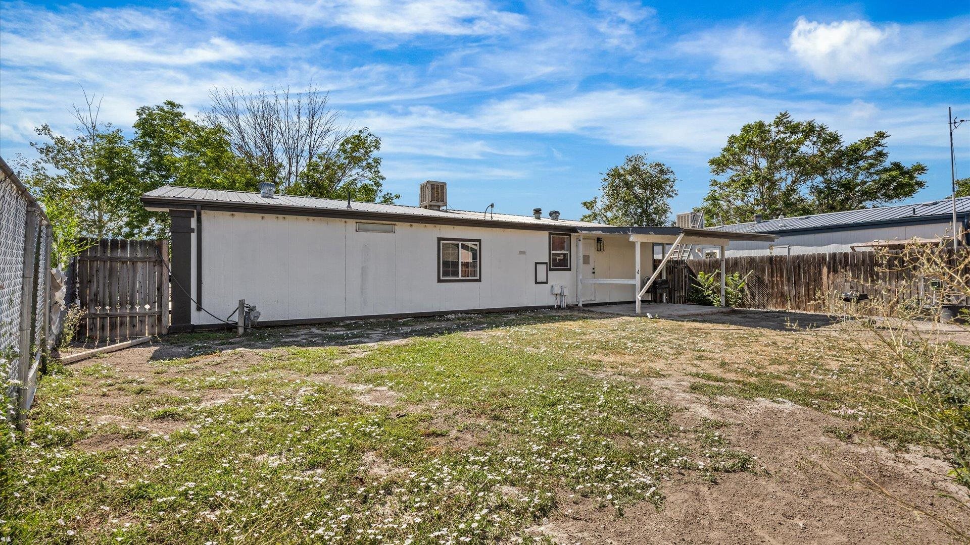 443 Lark Drive Property Photo 16