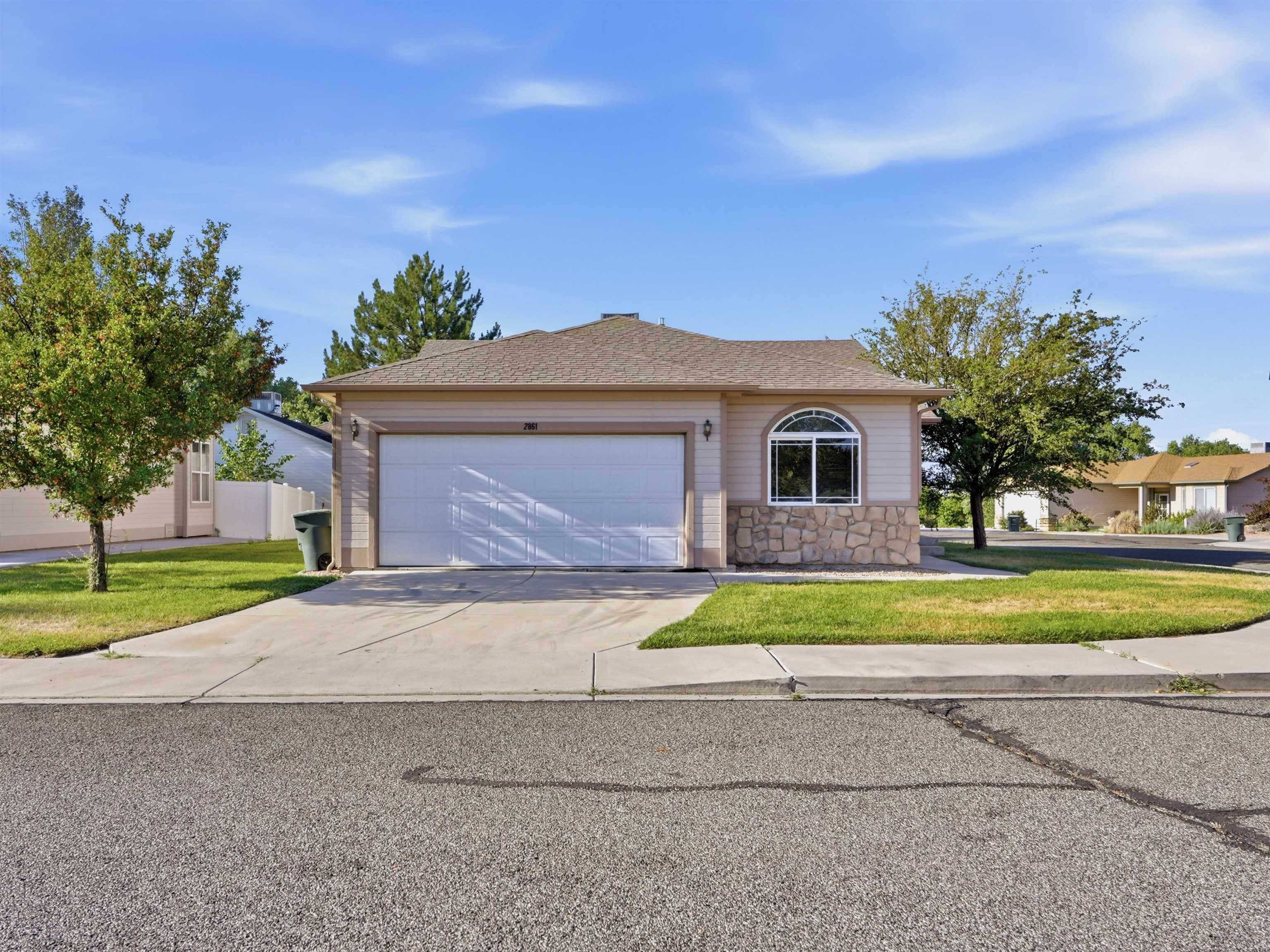 2861 Presley Avenue Property Photo 1