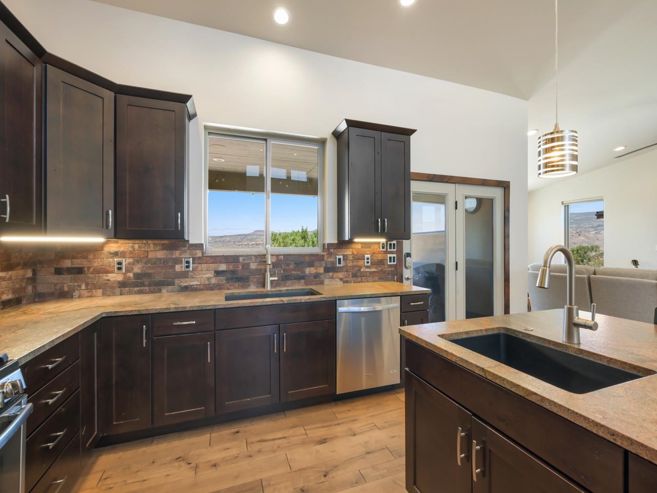 2365 W Ridges Boulevard Property Photo 8