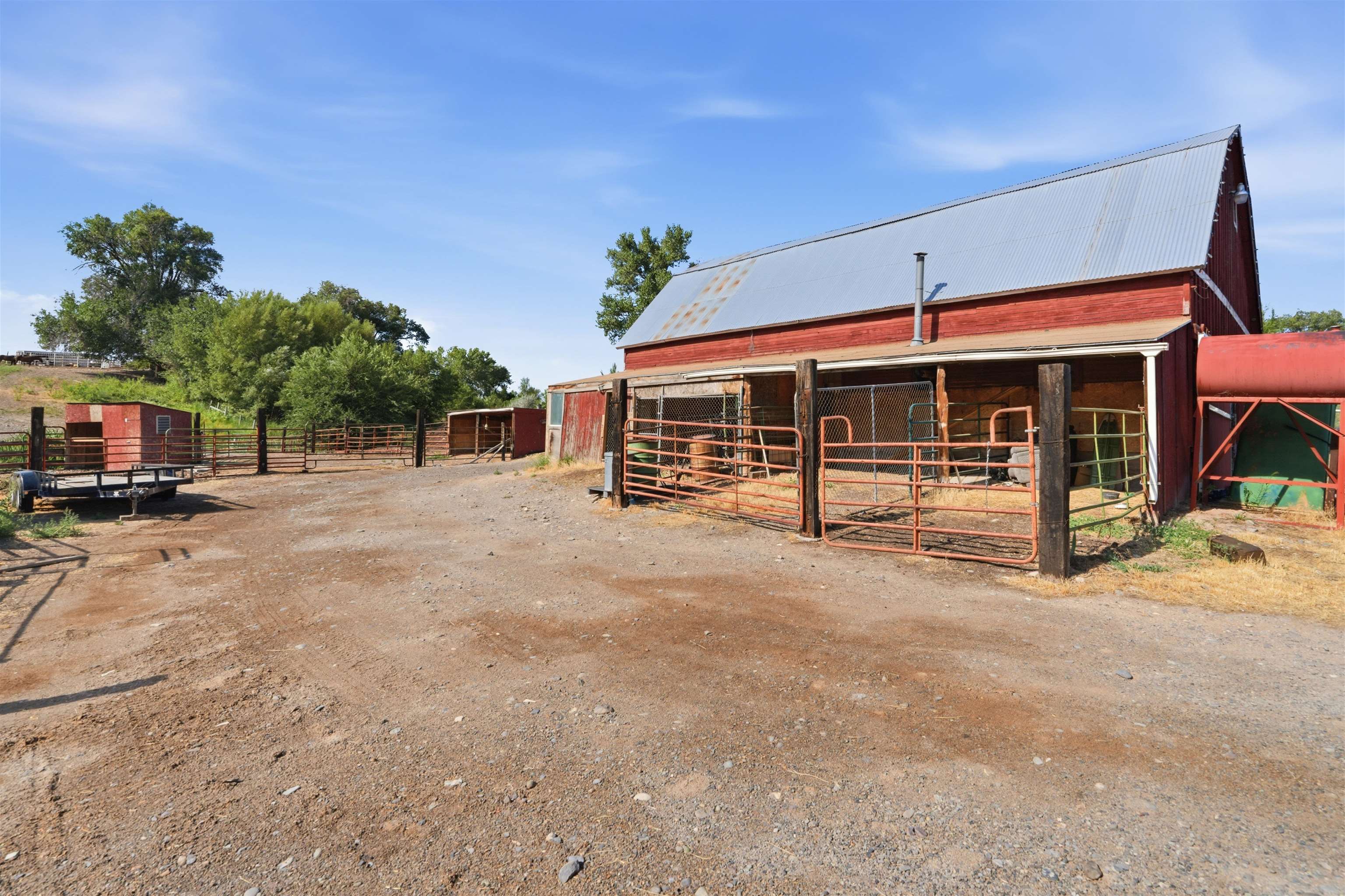 14638 G Road Property Photo 7