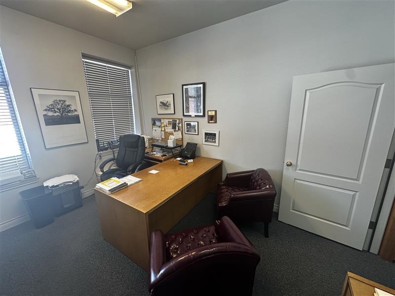 300 Main Street Property Photo 14
