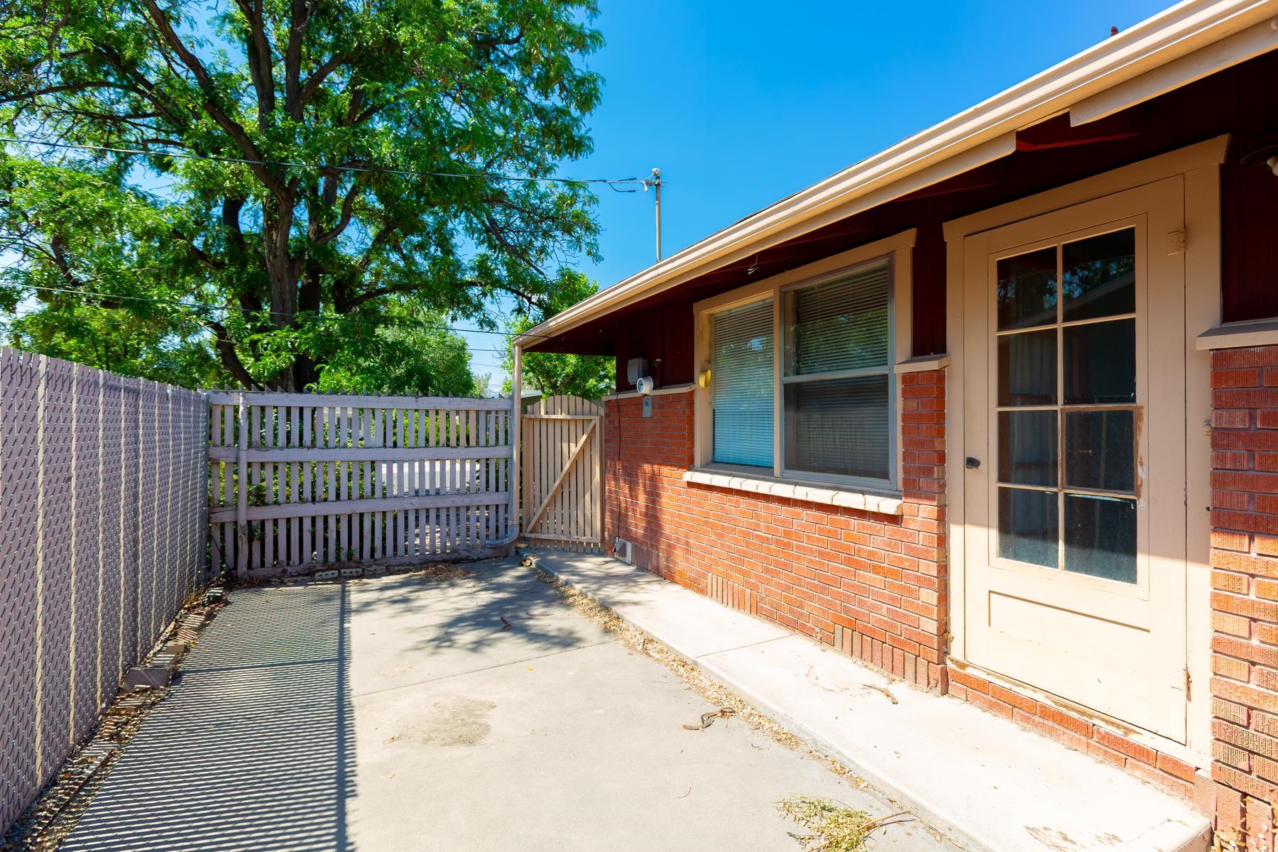 2250 Hall Avenue Property Photo 4