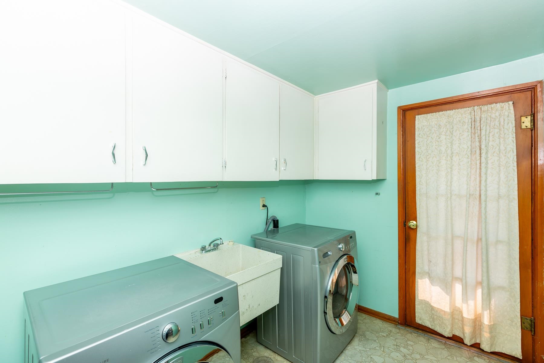 2250 Hall Avenue Property Photo 10