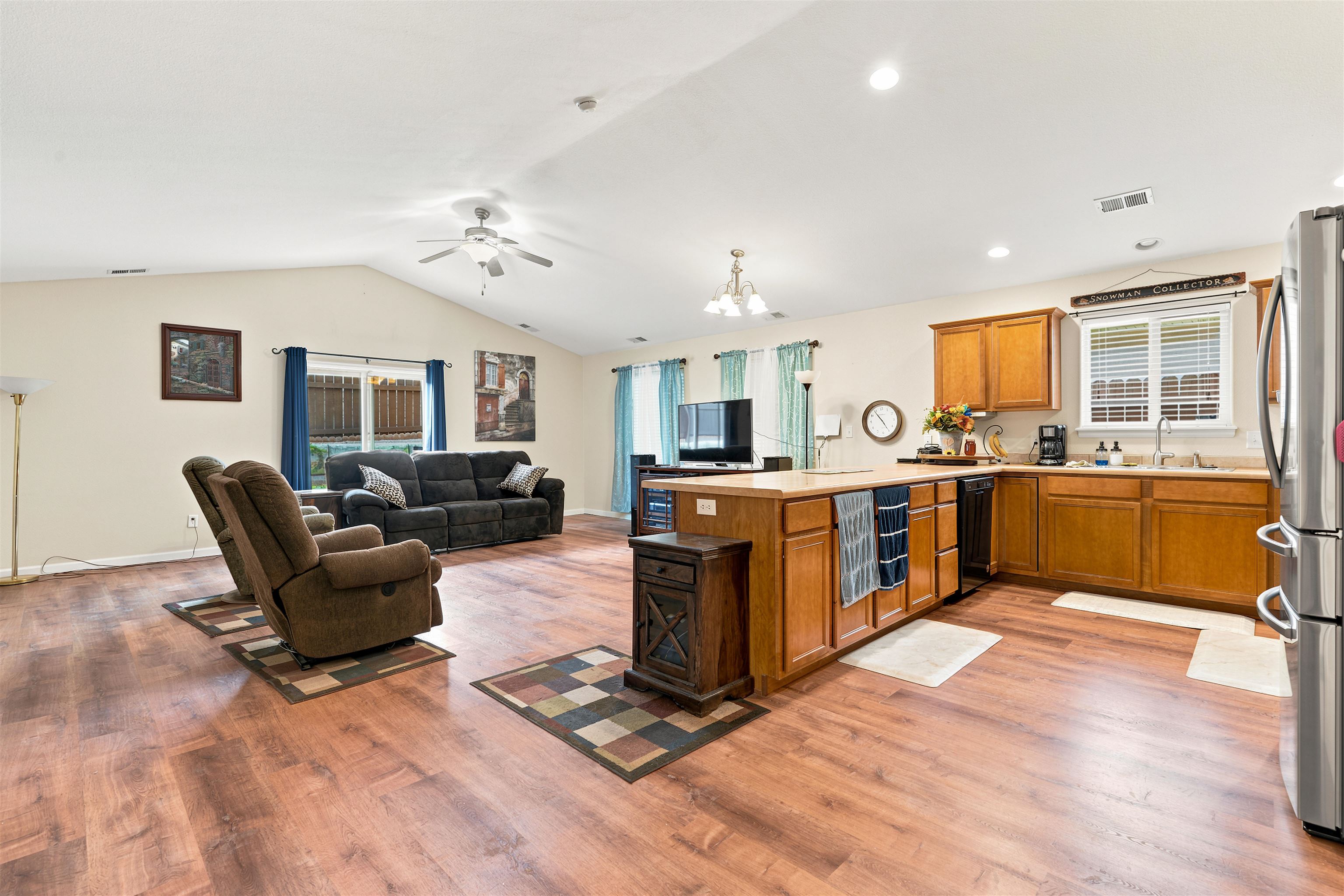 2902 Walnut Avenue Property Photo 3