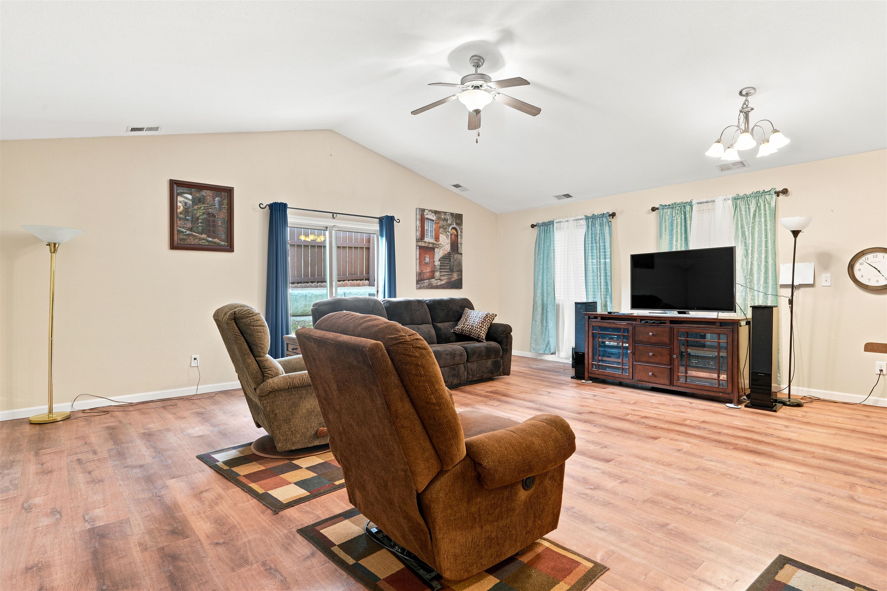 2902 Walnut Avenue Property Photo 7