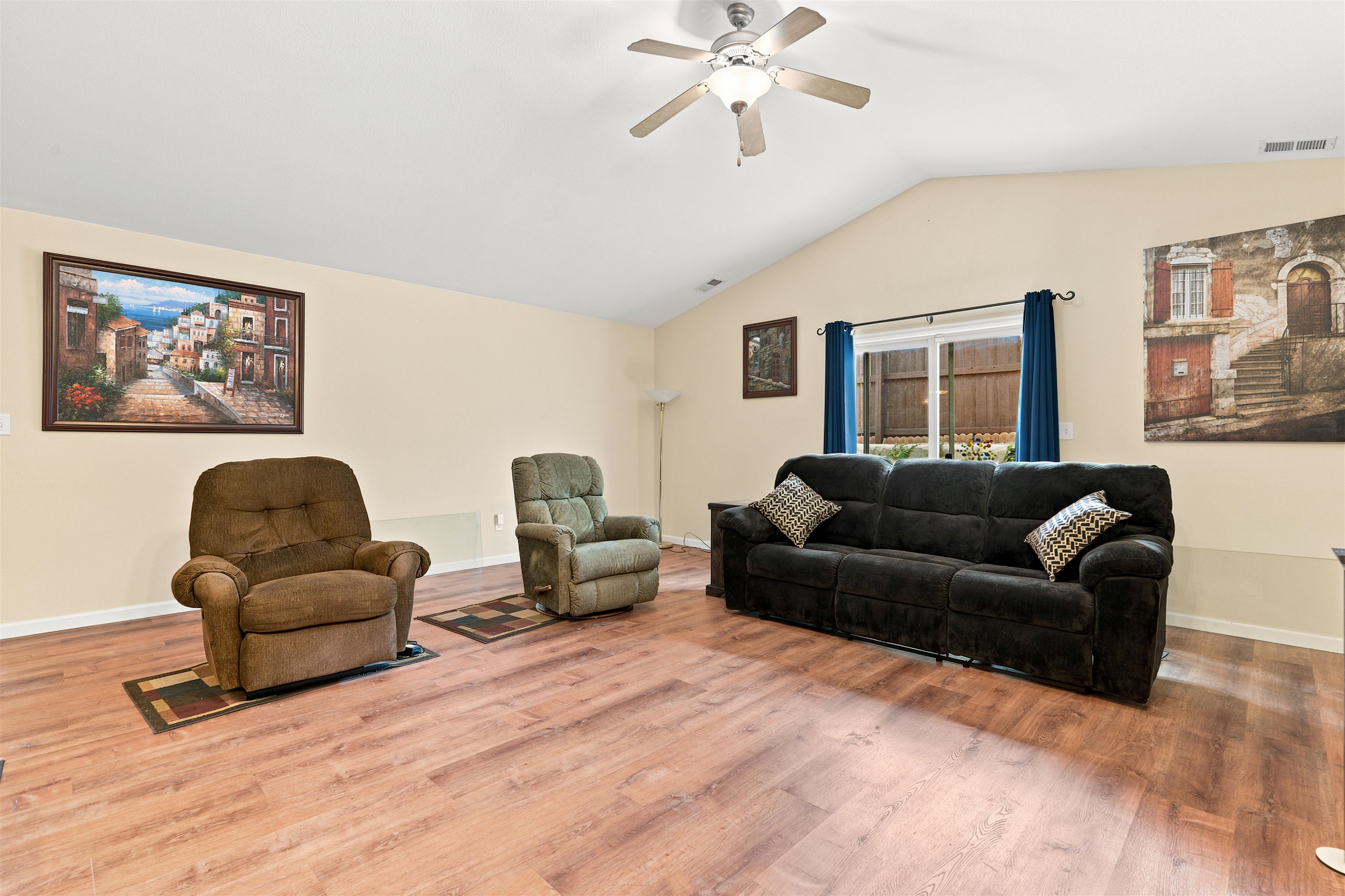2902 Walnut Avenue Property Photo 8